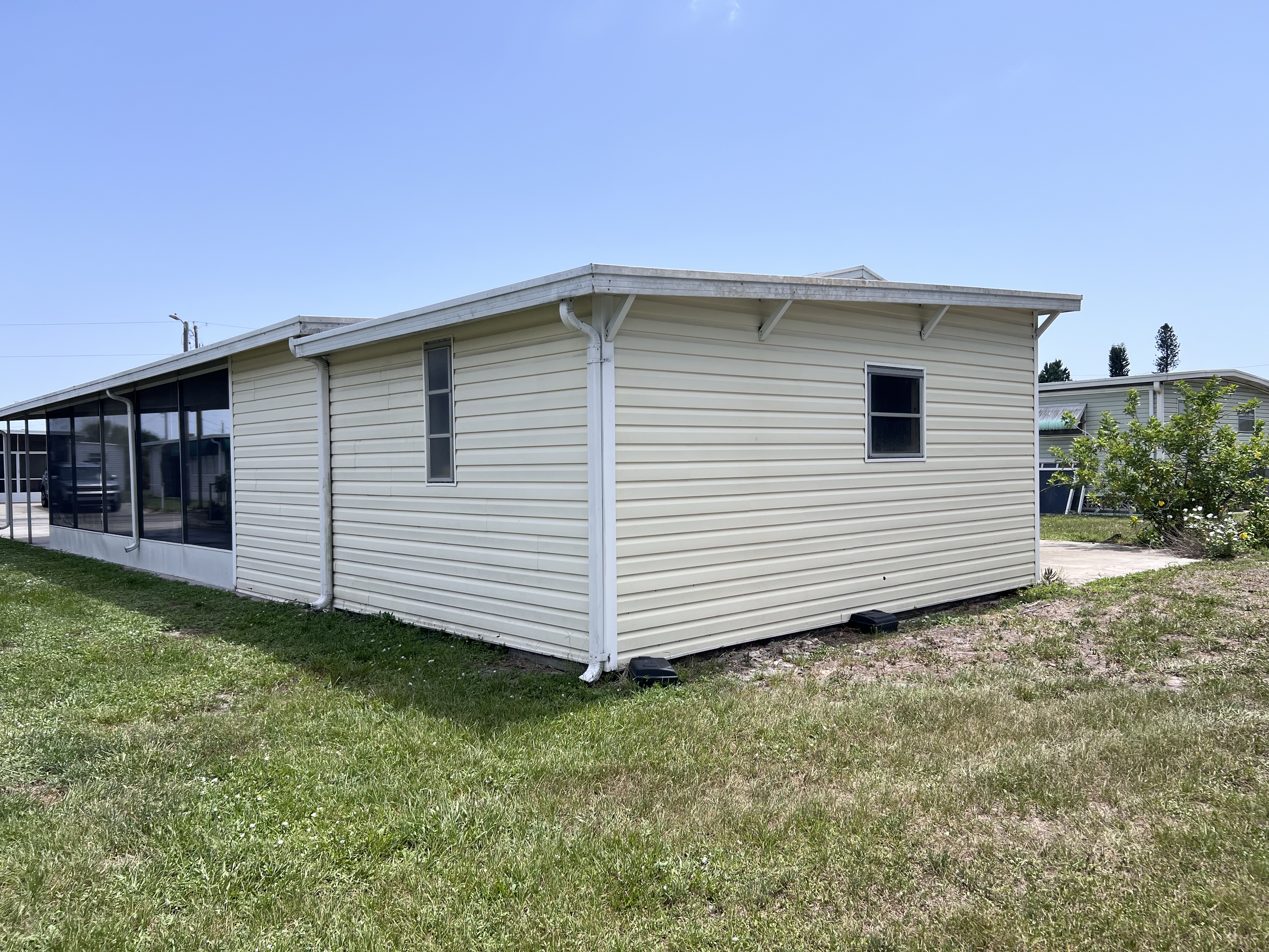 6515 15th St E, Lot L21, Sarasota, Florida 34243, 2 Bedrooms Bedrooms, ,2 BathroomsBathrooms,55-Plus Mobile Home,For Sale,15th St E, Lot L21,2787