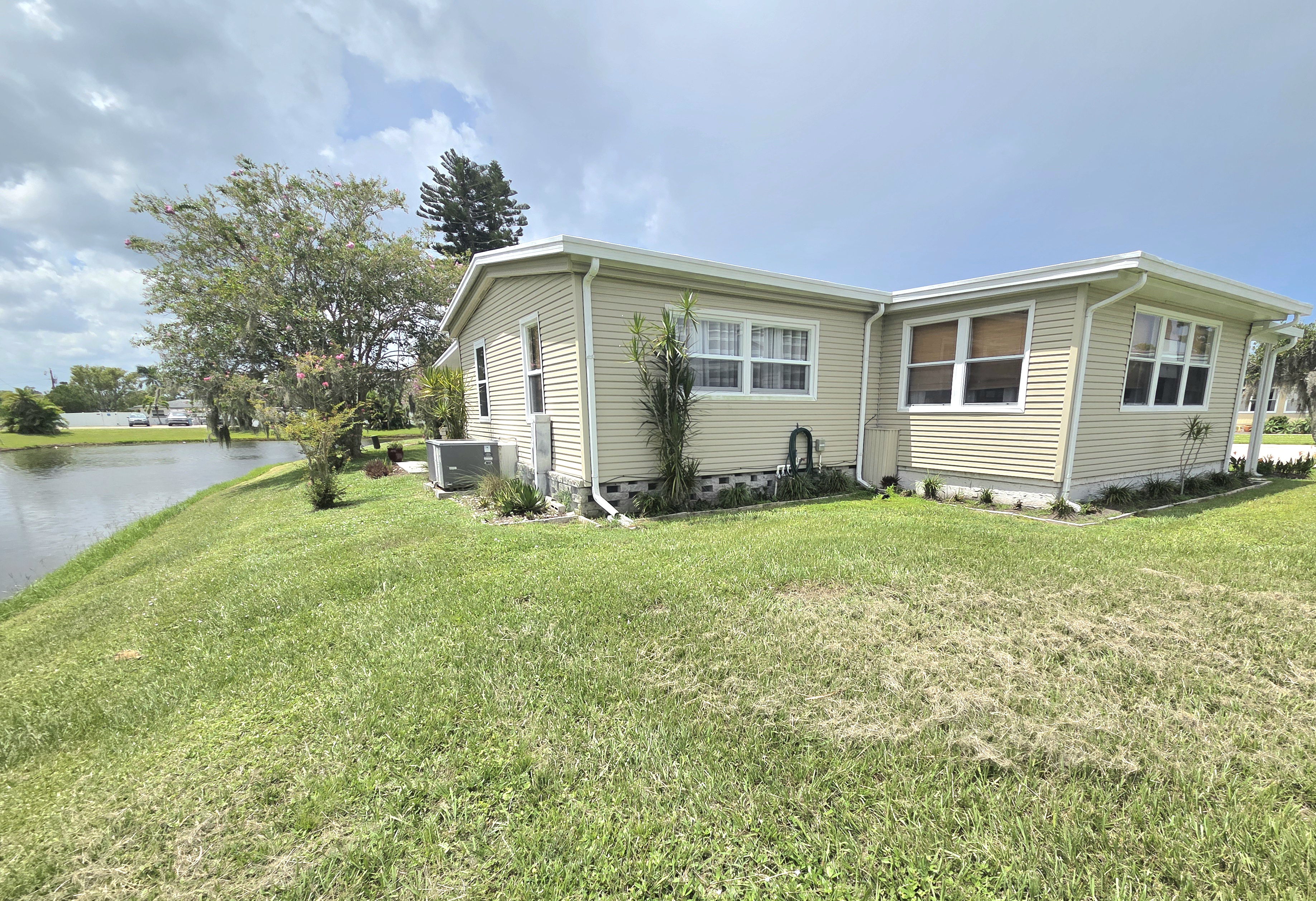 566 Montego Lane South, Ellenton, Florida 34222, 2 Bedrooms Bedrooms, ,2 BathroomsBathrooms,55-Plus Mobile Home,For Sale,Montego Lane South,3238