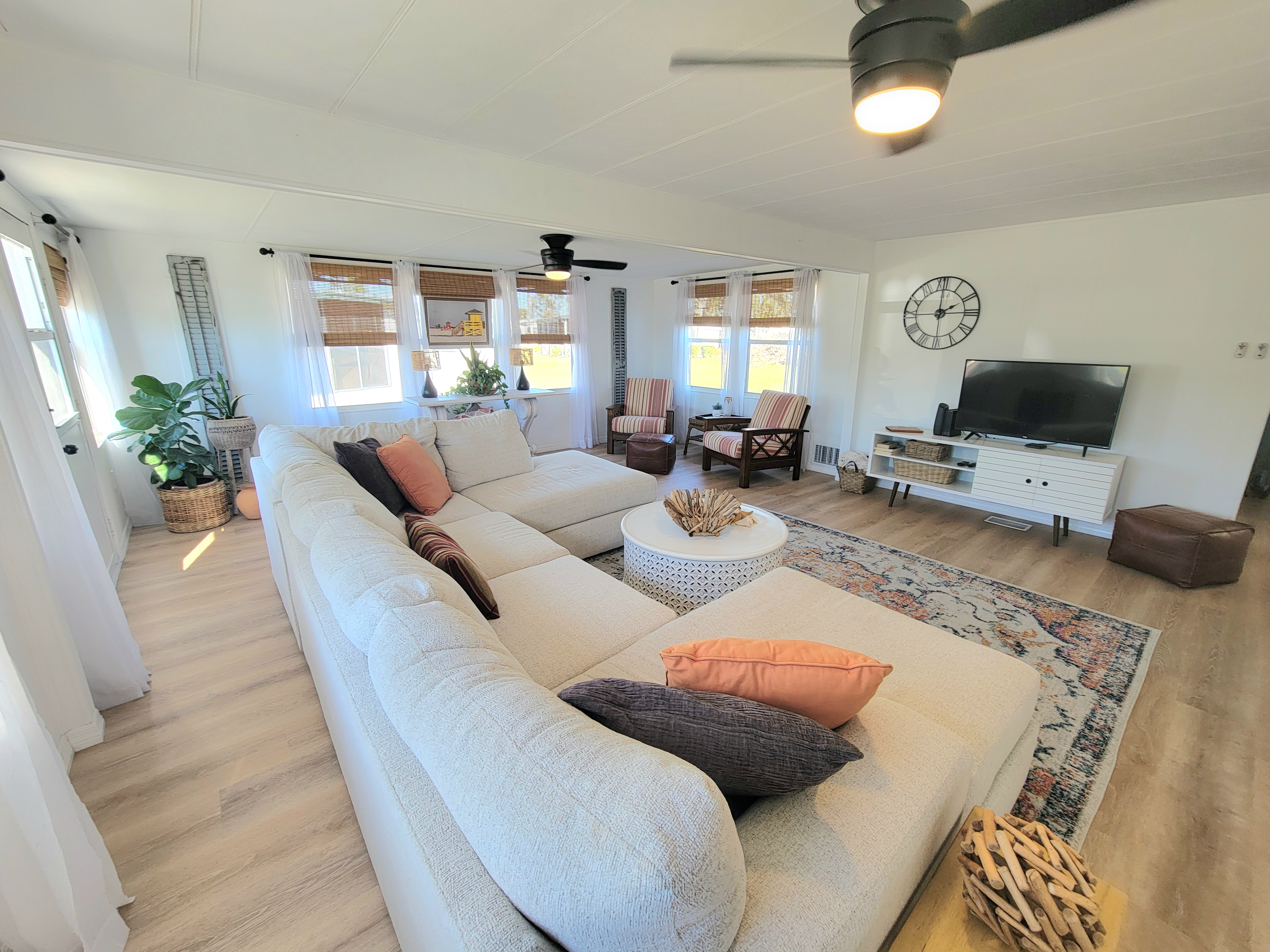 566 Montego Lane South, Ellenton, Florida 34222, 2 Bedrooms Bedrooms, ,2 BathroomsBathrooms,55-Plus Mobile Home,For Sale,Montego Lane South,3238