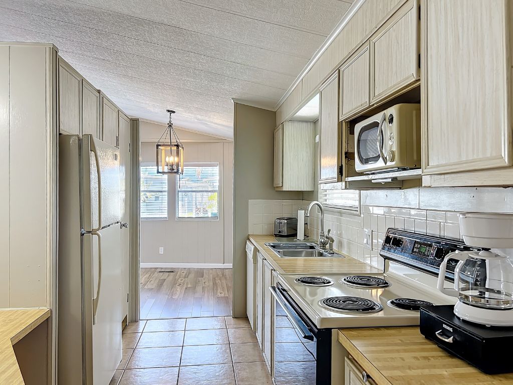 508 44th Avenue East, Lot K8, Bradenton, Florida 34203, 2 Bedrooms Bedrooms, ,2 BathroomsBathrooms,55-Plus Mobile Home,For Sale,44th Avenue East, Lot K8,3405