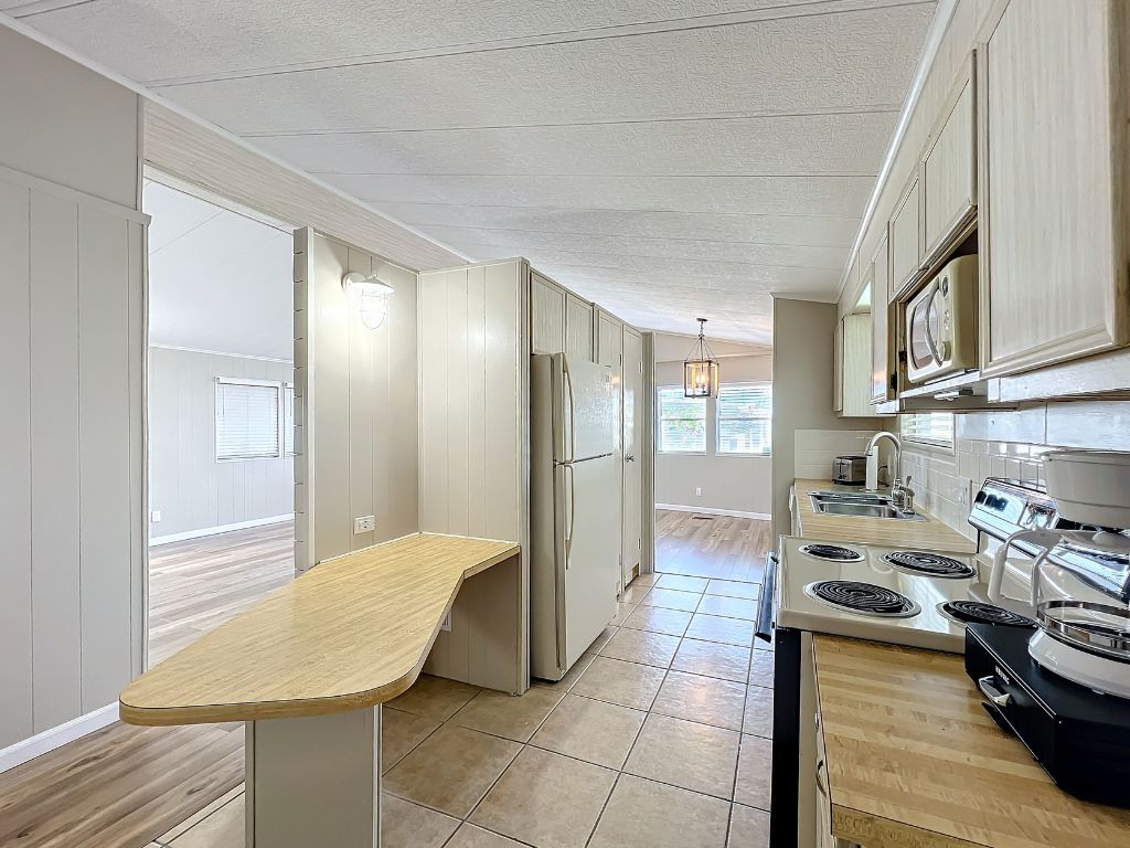 508 44th Avenue East, Lot K8, Bradenton, Florida 34203, 2 Bedrooms Bedrooms, ,2 BathroomsBathrooms,55-Plus Mobile Home,For Sale,44th Avenue East, Lot K8,3405