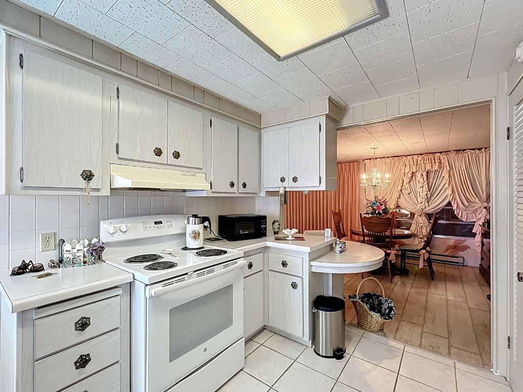 6315 Aloha Drive, Bradenton, Florida 34207, 2 Bedrooms Bedrooms, ,2 BathroomsBathrooms,55-Plus Mobile Home,For Sale,Aloha Drive,3417
