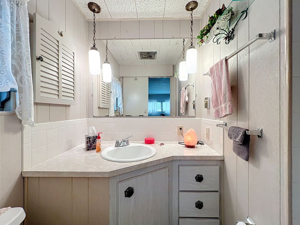 6315 Aloha Drive, Bradenton, Florida 34207, 2 Bedrooms Bedrooms, ,2 BathroomsBathrooms,55-Plus Mobile Home,For Sale,Aloha Drive,3417