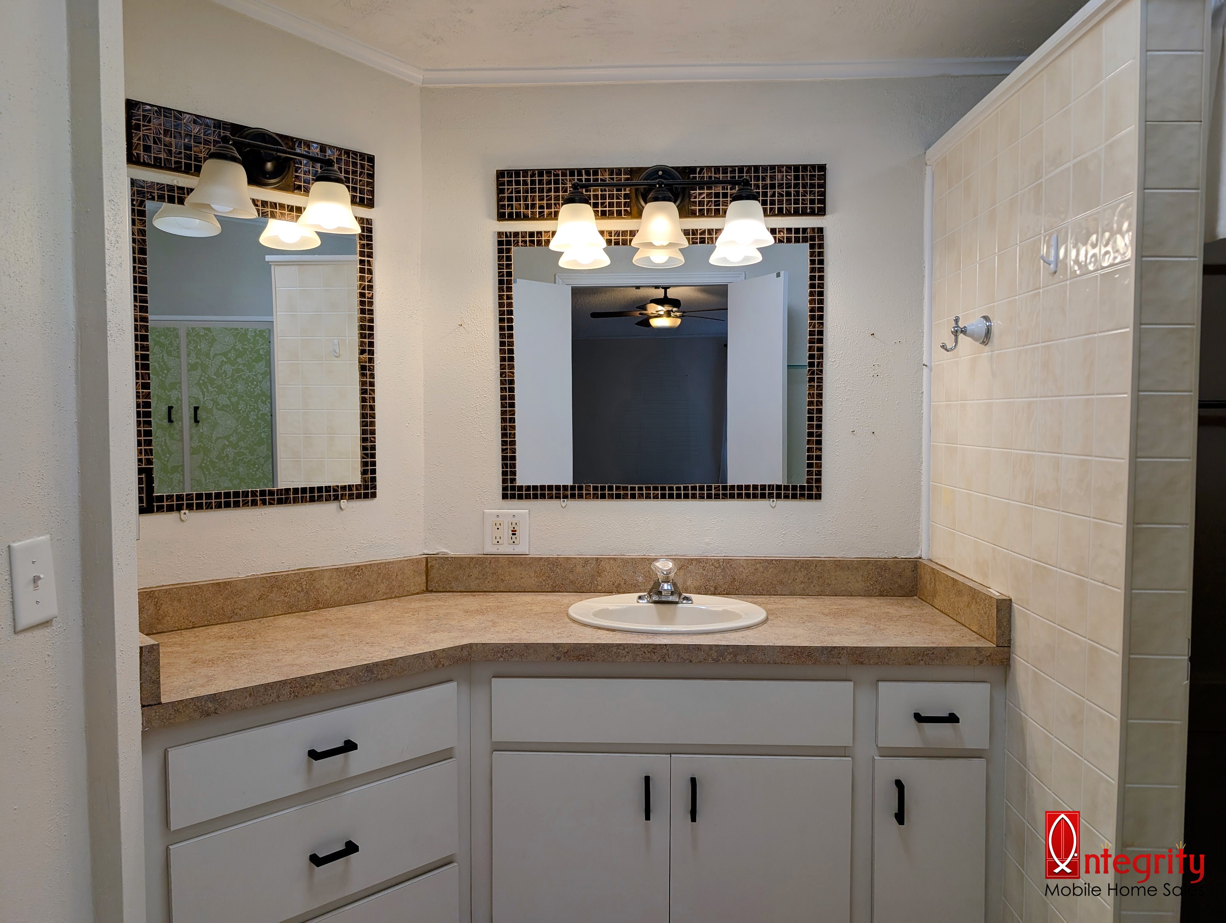 9720 Avalon Drive, Parrish, Florida 34219, 2 Bedrooms Bedrooms, ,2 BathroomsBathrooms,55-Plus Mobile Home,For Sale,Avalon Drive,3423