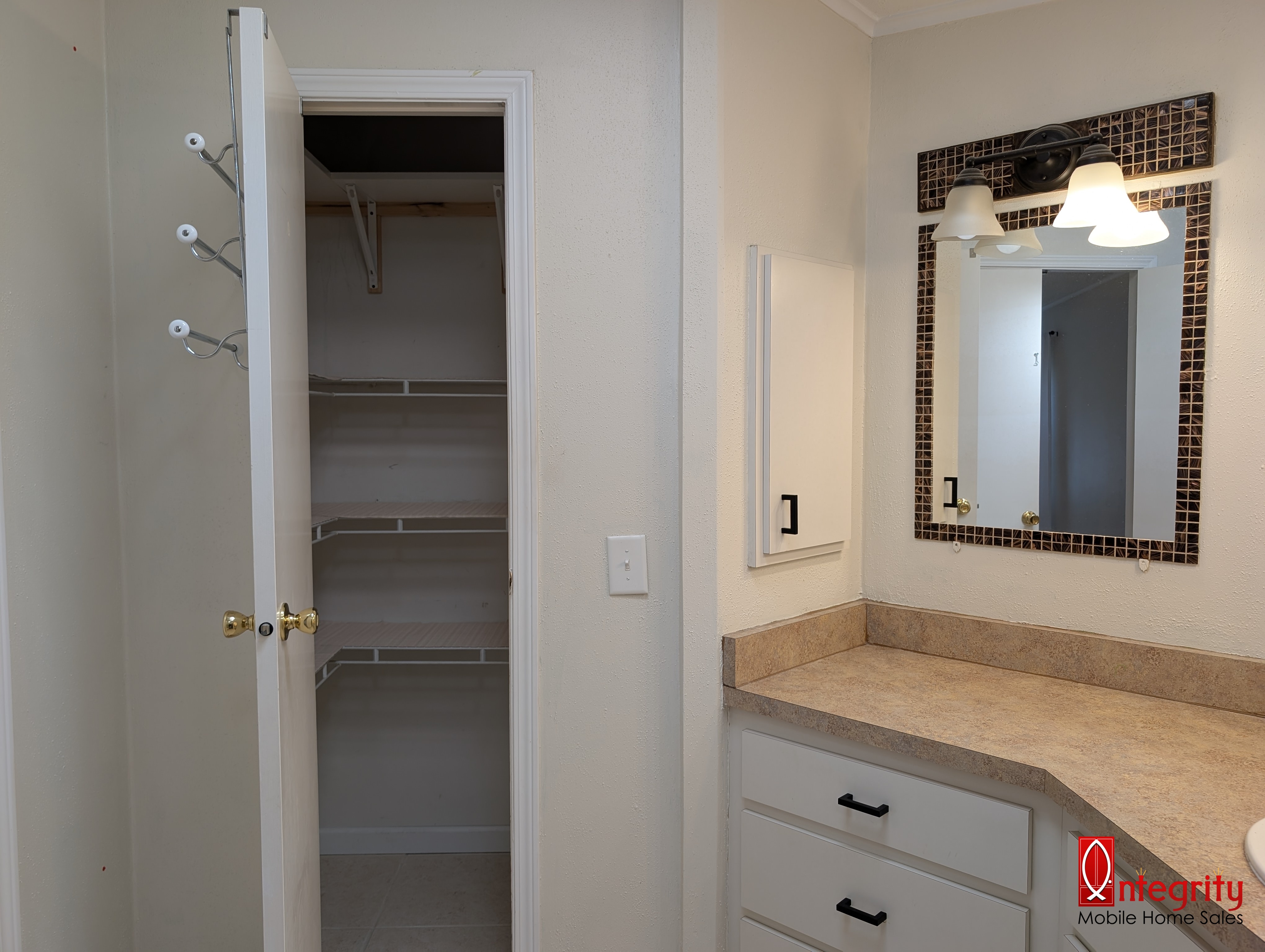 9720 Avalon Drive, Parrish, Florida 34219, 2 Bedrooms Bedrooms, ,2 BathroomsBathrooms,55-Plus Mobile Home,For Sale,Avalon Drive,3423