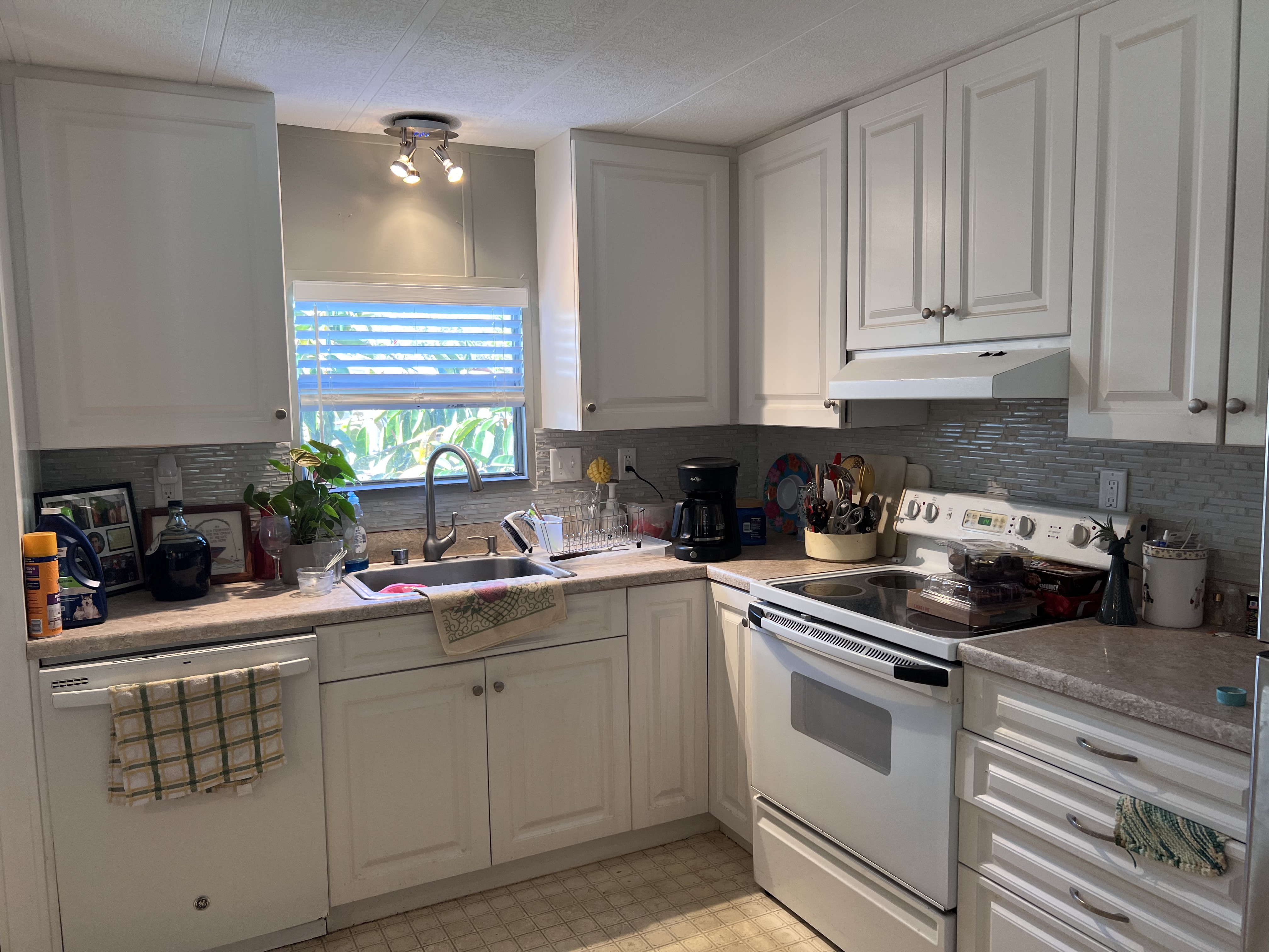 2974 Cimarron Cove, Sarasota, Florida 34234, 2 Bedrooms Bedrooms, ,2 BathroomsBathrooms,55-Plus Mobile Home,For Sale,Cimarron Cove,3438