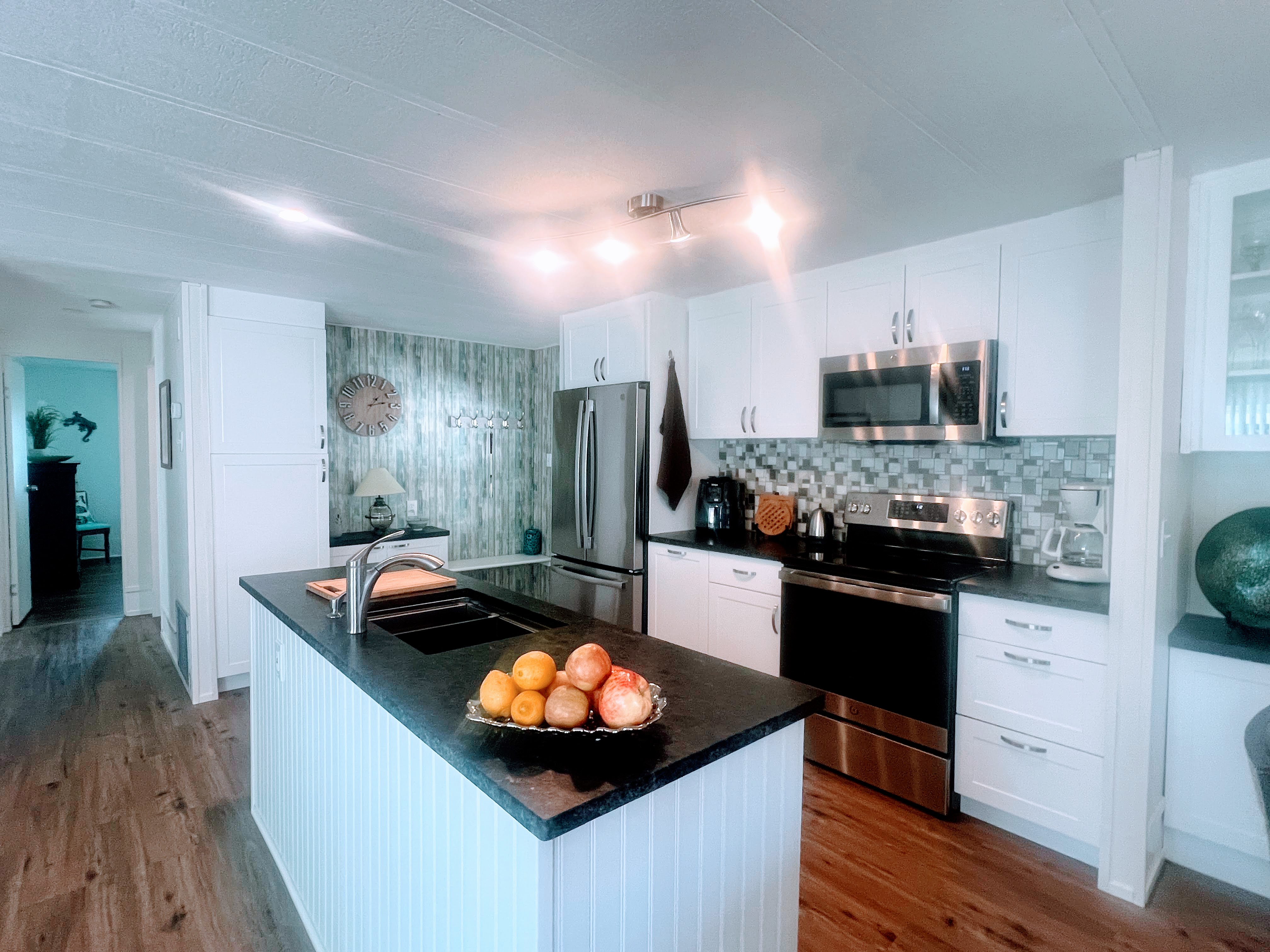 1071 Donegan Road, Lot 529, Largo, Florida 33771, 2 Bedrooms Bedrooms, ,2 BathroomsBathrooms,55-Plus Mobile Home,For Sale,Donegan Road, Lot 529,3462