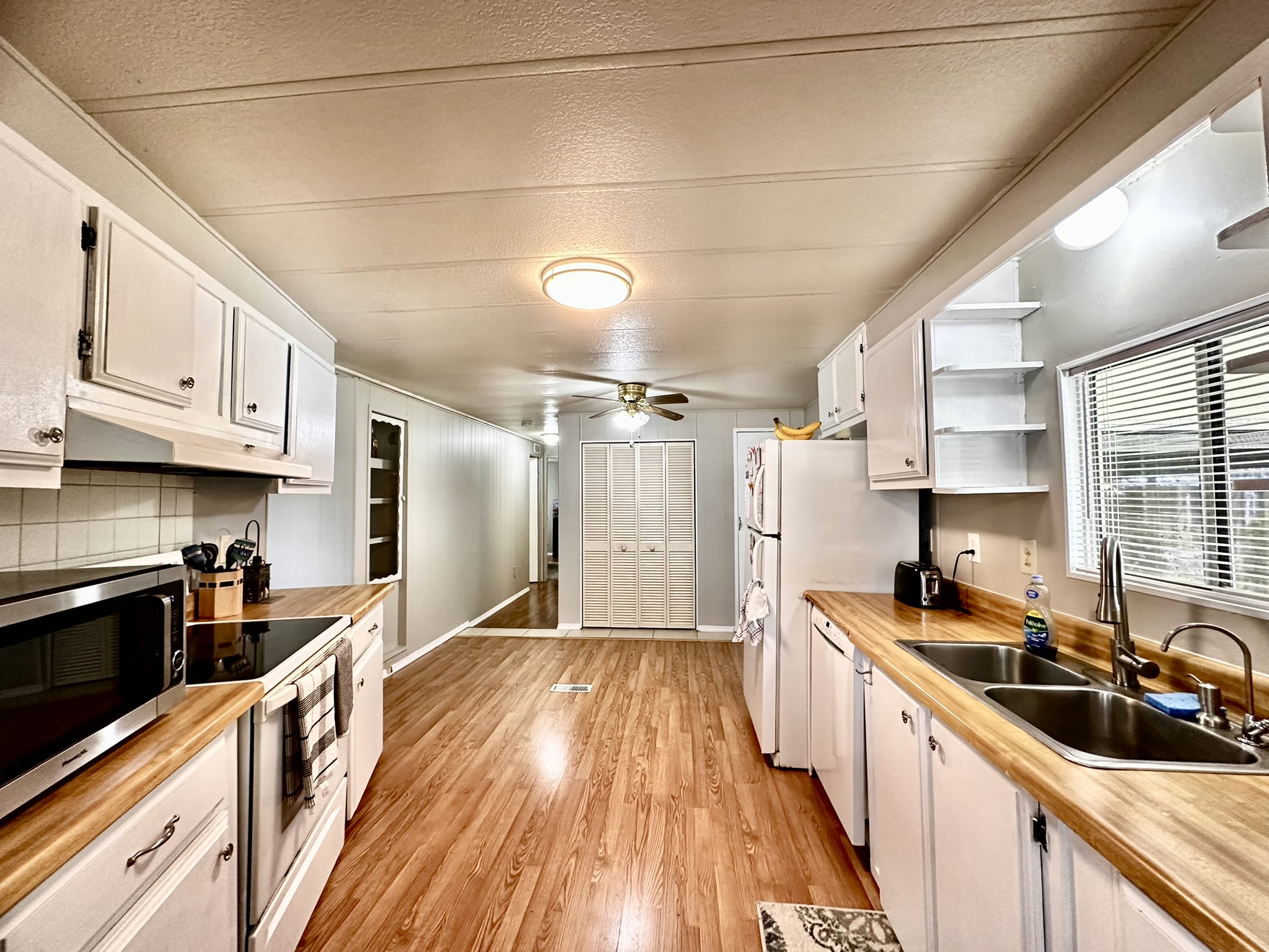 414 Sunset Circle North, Ellenton, Florida 34222, 2 Bedrooms Bedrooms, ,2 BathroomsBathrooms,55-Plus Mobile Home,For Sale,Sunset Circle North,3463