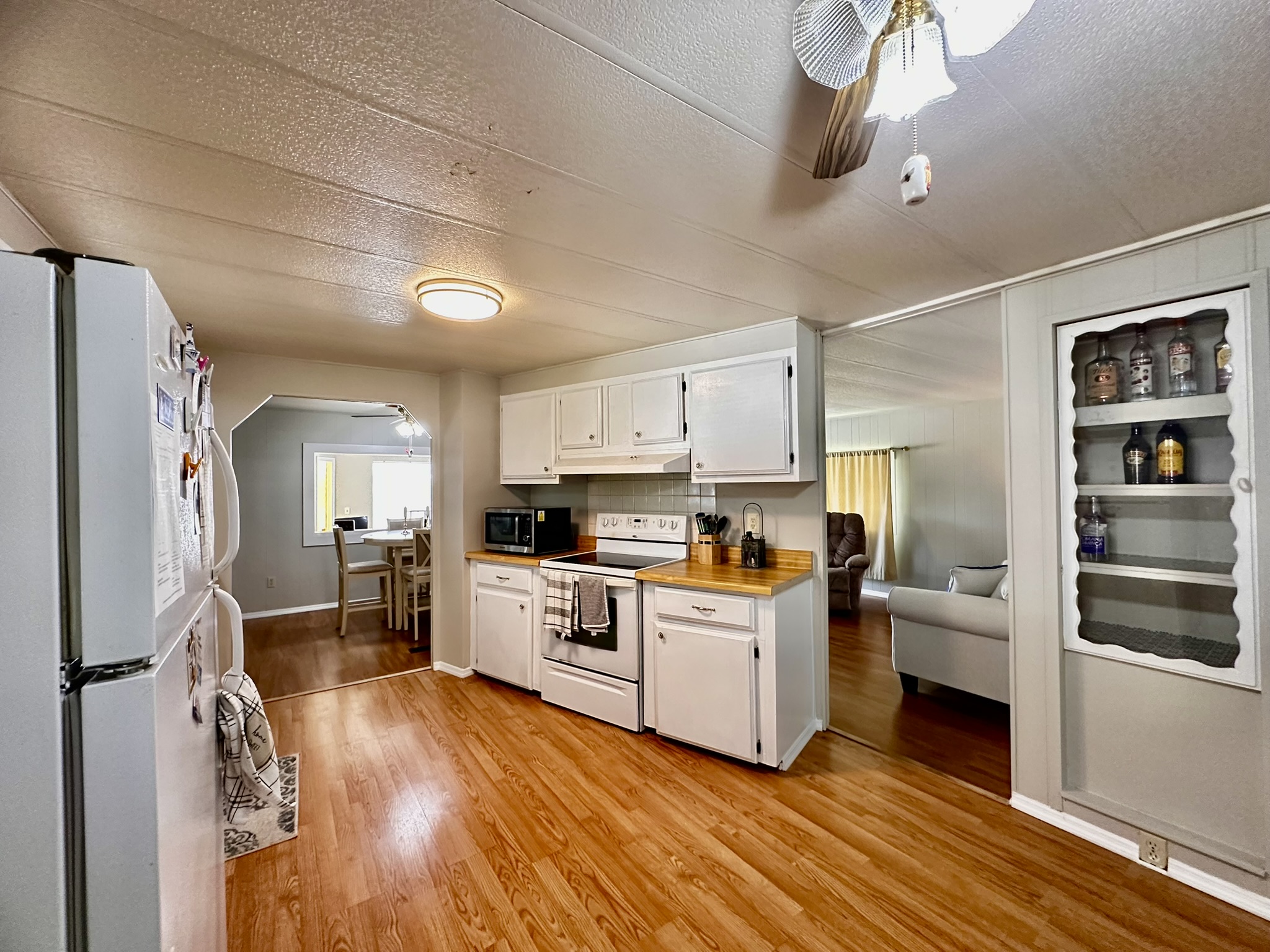 414 Sunset Circle North, Ellenton, Florida 34222, 2 Bedrooms Bedrooms, ,2 BathroomsBathrooms,55-Plus Mobile Home,For Sale,Sunset Circle North,3463