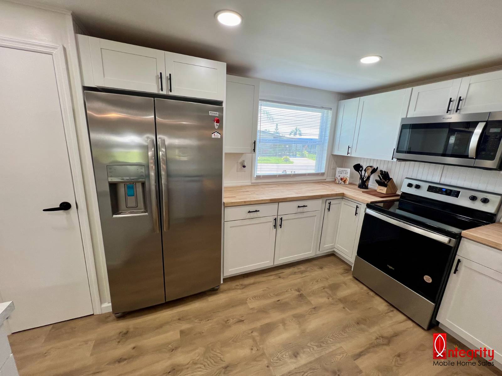 4211 Long Lake Way, Ellenton, Florida 34222, 2 Bedrooms Bedrooms, ,2 BathroomsBathrooms,55-Plus Mobile Home,For Sale,Long Lake,3574