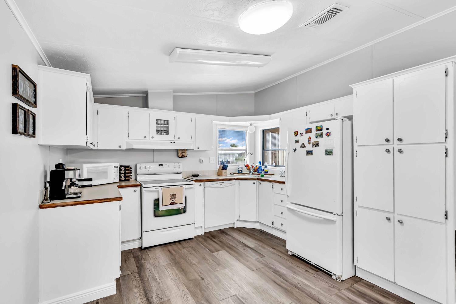 8203 Limetree Way, Ellenton, Florida 34222, 2 Bedrooms Bedrooms, ,2 BathroomsBathrooms,55-Plus Mobile Home,For Sale,Limetree Way,3593