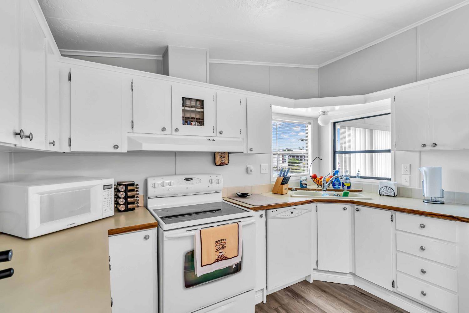 8203 Limetree Way, Ellenton, Florida 34222, 2 Bedrooms Bedrooms, ,2 BathroomsBathrooms,55-Plus Mobile Home,For Sale,Limetree Way,3593