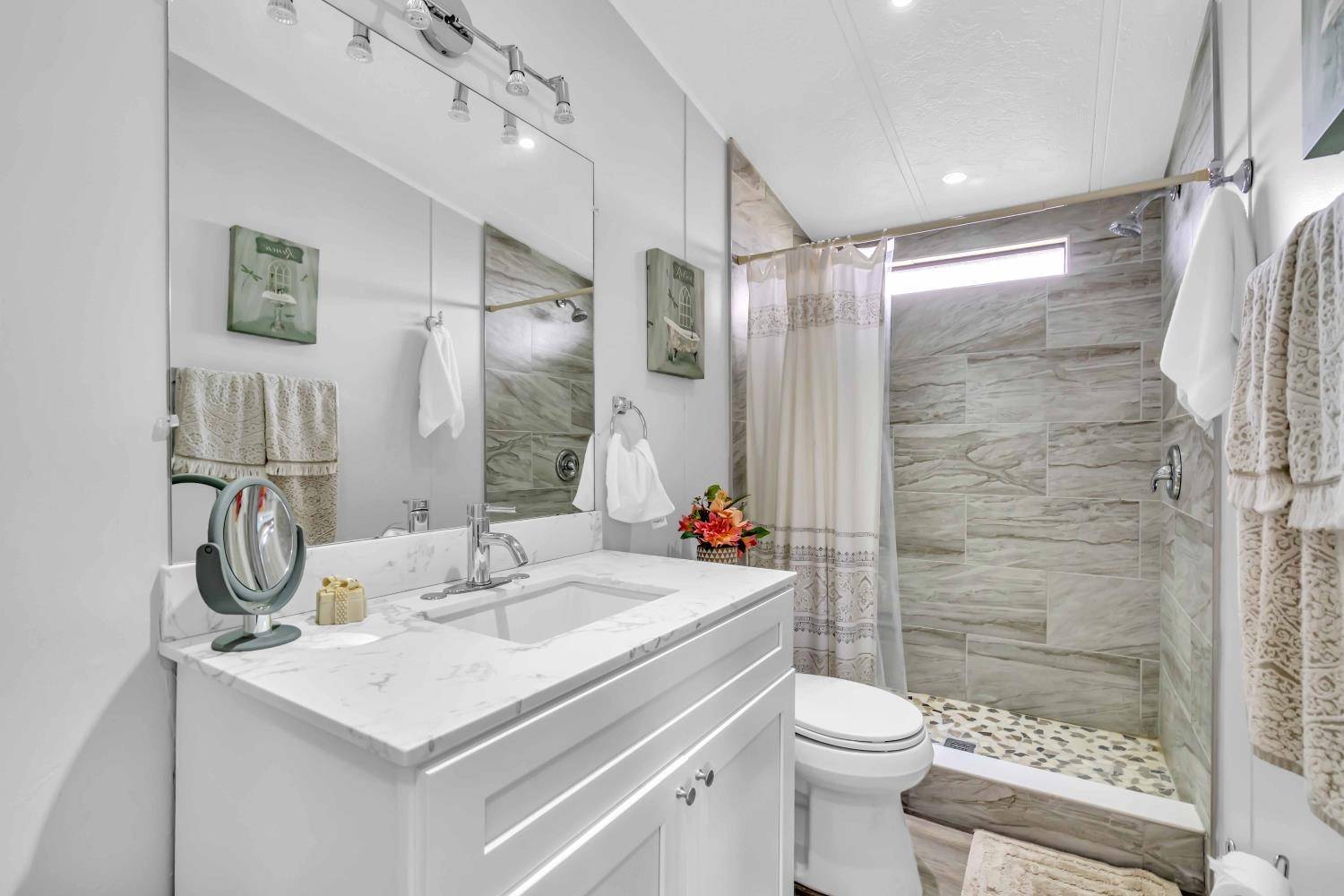 8203 Limetree Way, Ellenton, Florida 34222, 2 Bedrooms Bedrooms, ,2 BathroomsBathrooms,55-Plus Mobile Home,For Sale,Limetree Way,3593