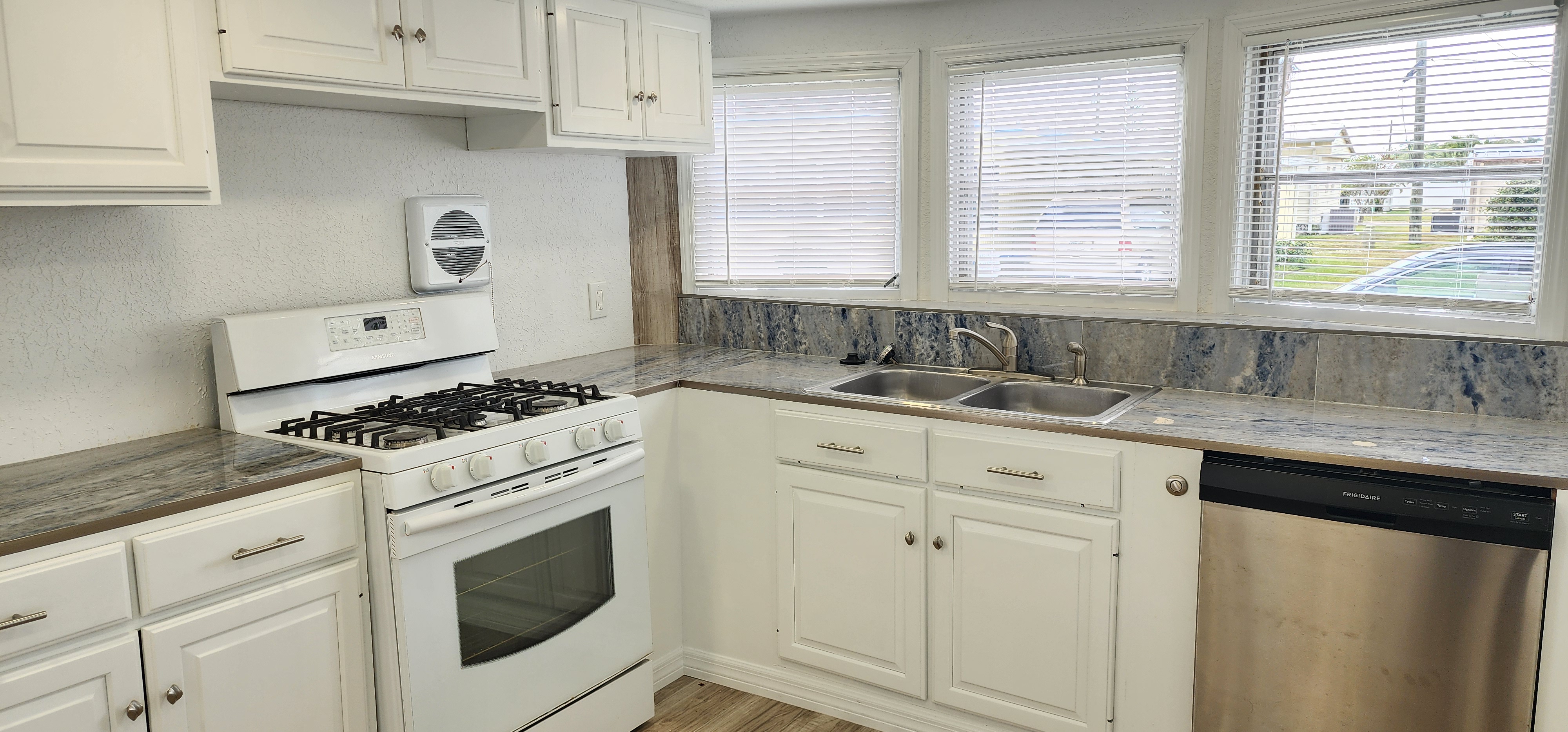 5215 5th Street Circle, Bradenton, Florida 34207, 2 Bedrooms Bedrooms, ,2 BathroomsBathrooms,55-Plus Mobile Home,For Sale,5th Street Circle,3594