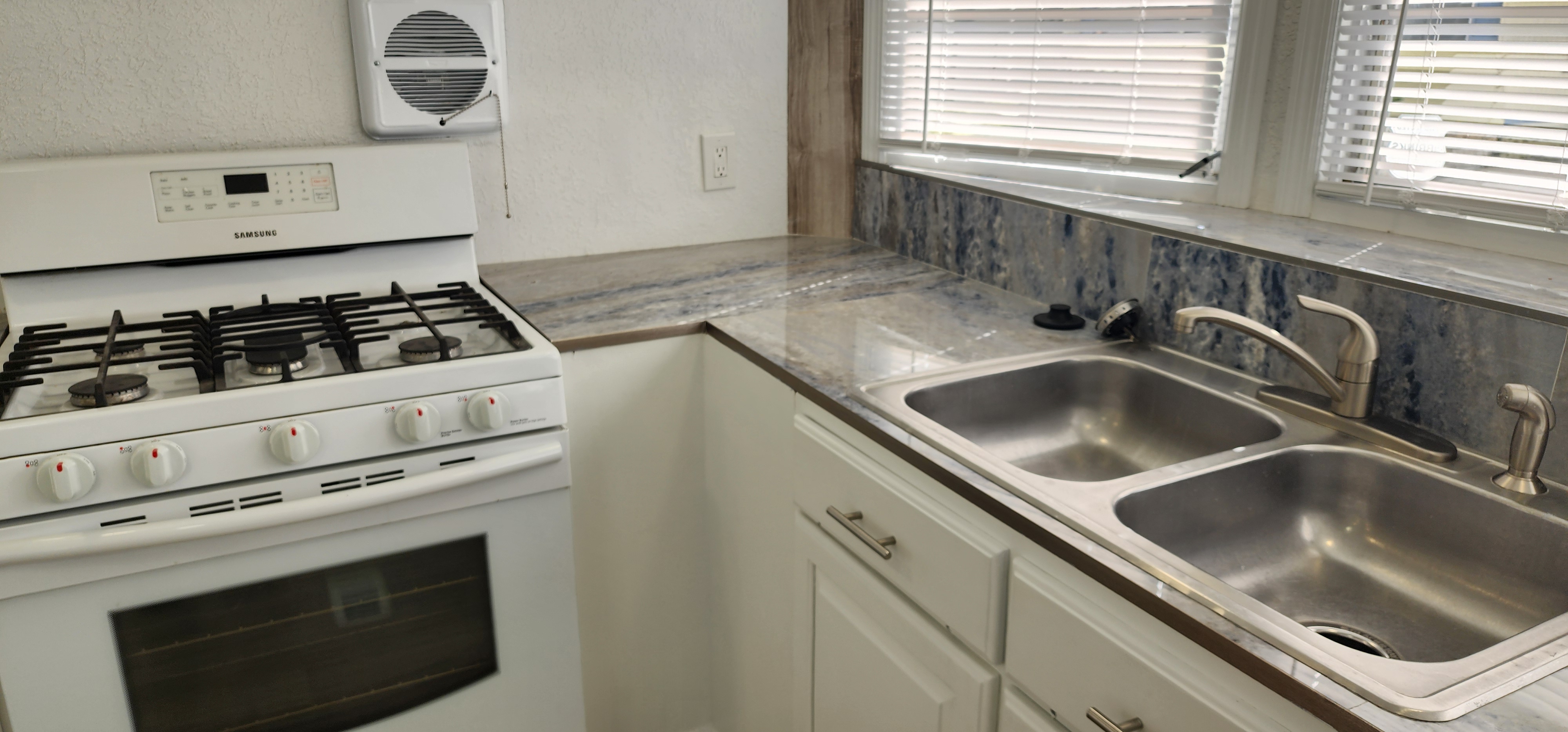 5215 5th Street Circle, Bradenton, Florida 34207, 2 Bedrooms Bedrooms, ,2 BathroomsBathrooms,55-Plus Mobile Home,For Sale,5th Street Circle,3594