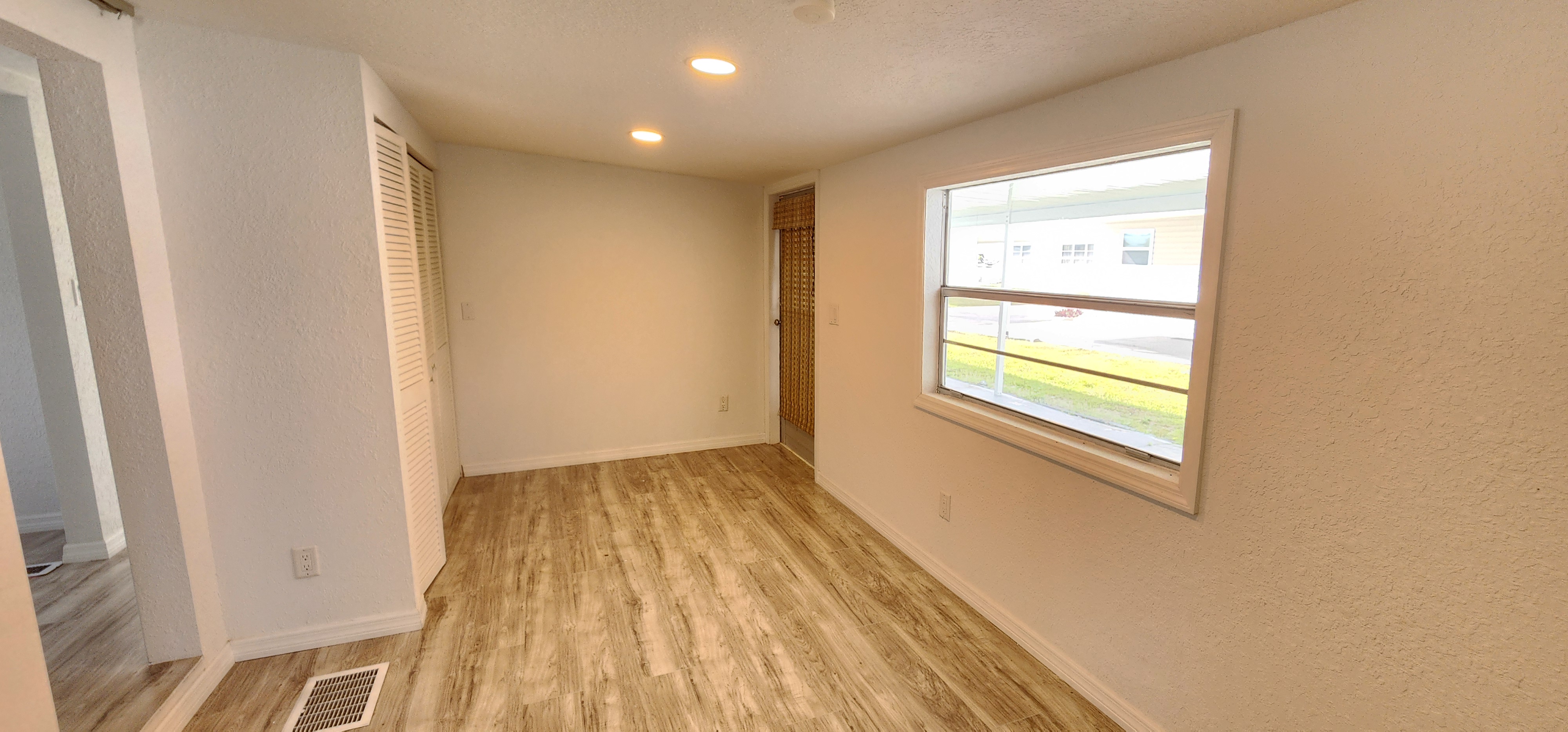 5215 5th Street Circle, Bradenton, Florida 34207, 2 Bedrooms Bedrooms, ,2 BathroomsBathrooms,55-Plus Mobile Home,For Sale,5th Street Circle,3594