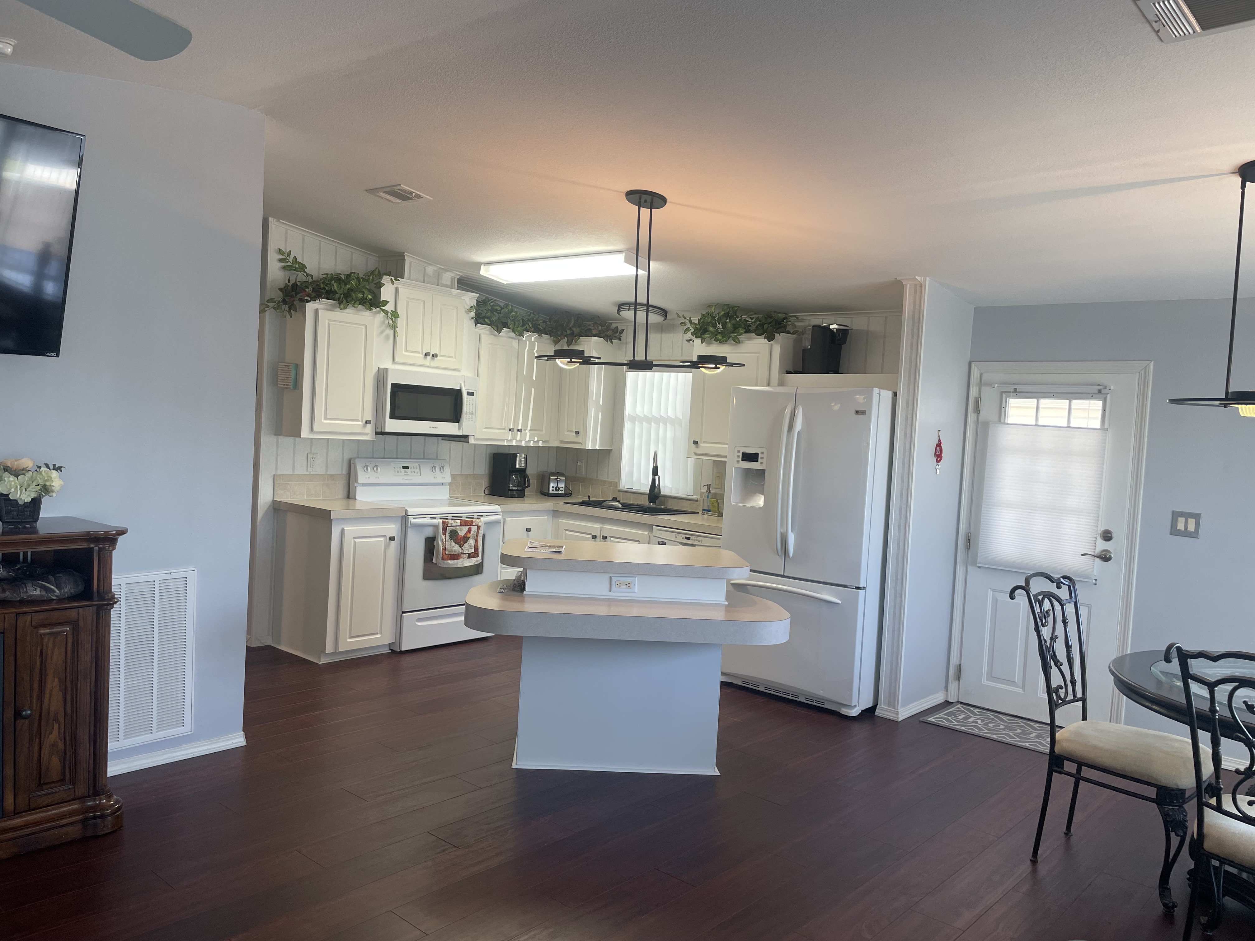 1071 Donegan Road, Lot 1136, Largo, Florida 33771, 2 Bedrooms Bedrooms, ,2 BathroomsBathrooms,55-Plus Mobile Home,For Sale,Donegan Road, Lot 1136,3599
