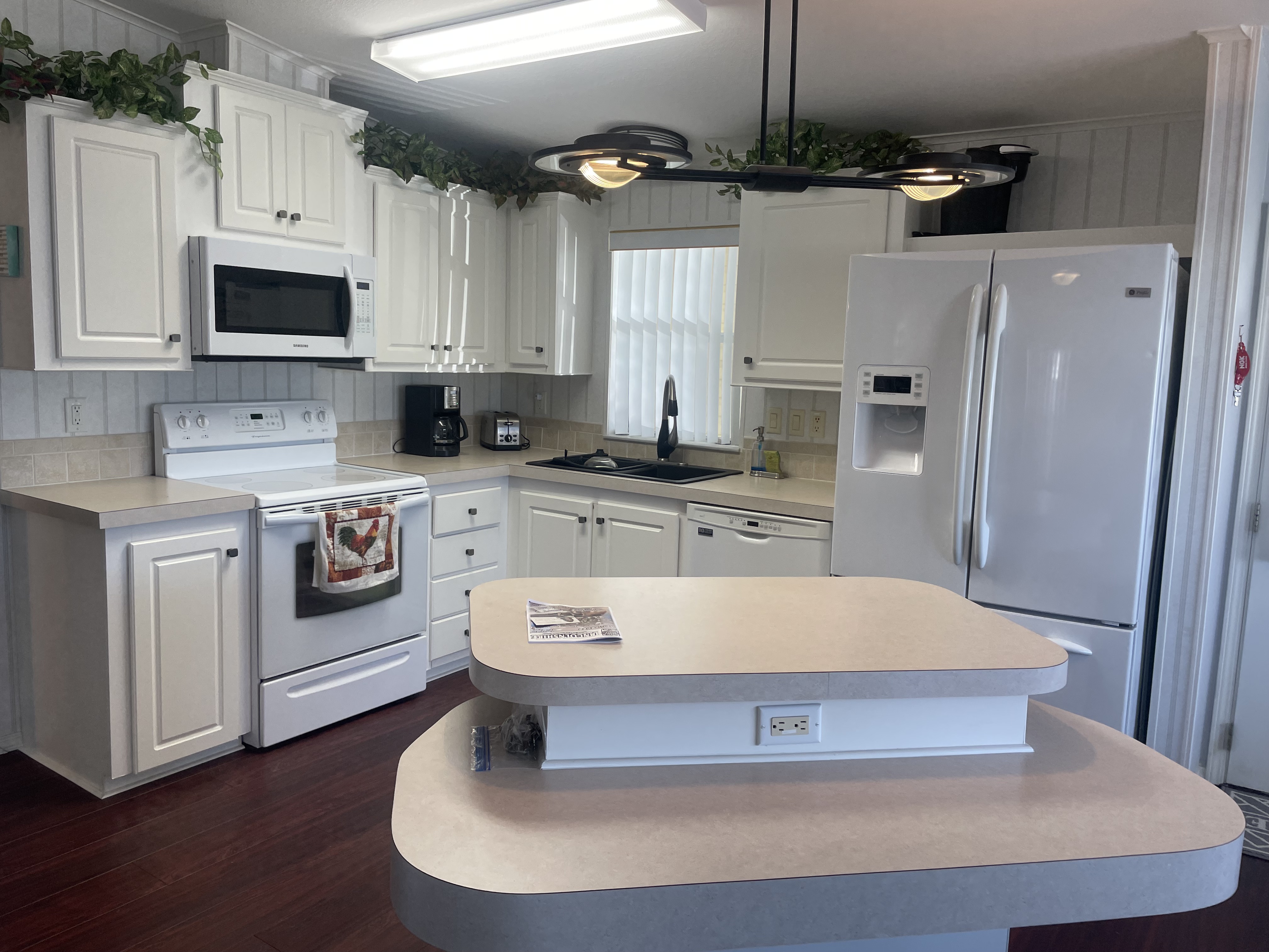 1071 Donegan Road, Lot 1136, Largo, Florida 33771, 2 Bedrooms Bedrooms, ,2 BathroomsBathrooms,55-Plus Mobile Home,For Sale,Donegan Road, Lot 1136,3599