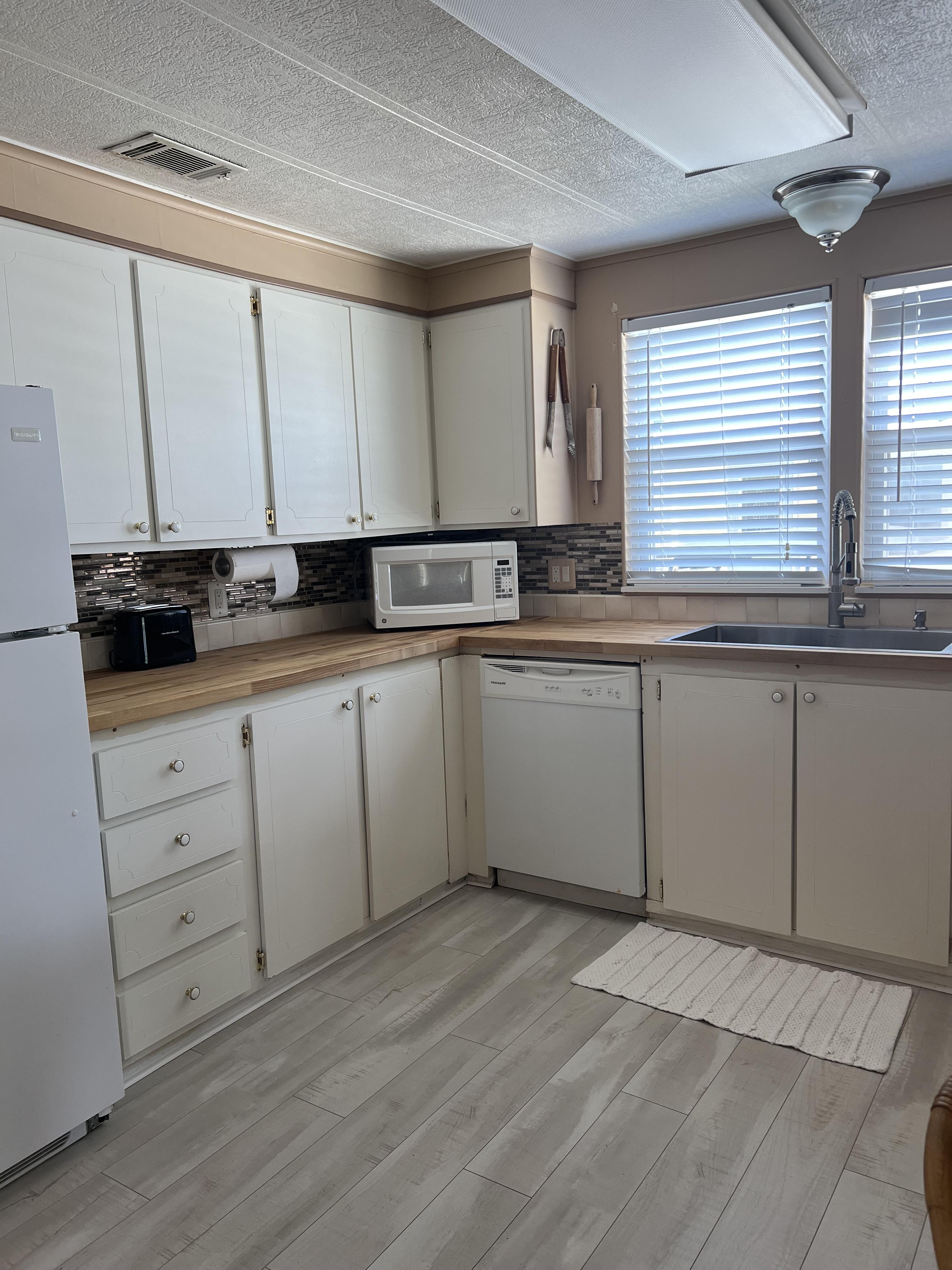 5700 Bayshore Road, Lot 709, Palmetto, Florida 34221, 2 Bedrooms Bedrooms, ,2 BathroomsBathrooms,55-Plus Mobile Home,For Sale,Bayshore Road, Lot 709,3623