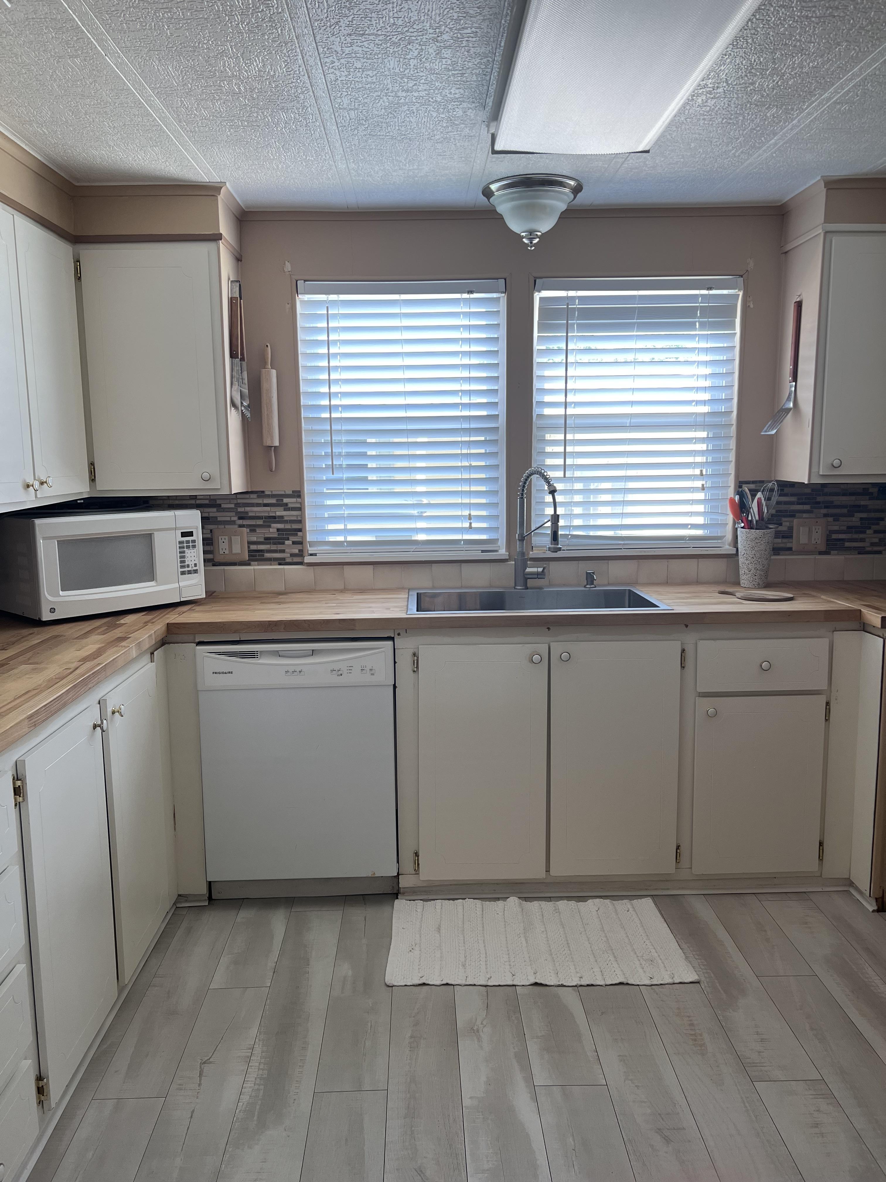 5700 Bayshore Road, Lot 709, Palmetto, Florida 34221, 2 Bedrooms Bedrooms, ,2 BathroomsBathrooms,55-Plus Mobile Home,For Sale,Bayshore Road, Lot 709,3623