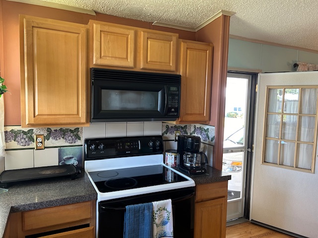 6804 Palmetto Grove, Ellenton, Florida 34222, 2 Bedrooms Bedrooms, ,2 BathroomsBathrooms,55-Plus Mobile Home,For Sale,Palmetto Grove,3639