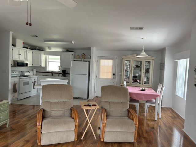 3520 Lauren Ct, Ellenton, Florida 34222, 2 Bedrooms Bedrooms, ,2 BathroomsBathrooms,55-Plus Mobile Home,For Sale,Lauren Ct,3679