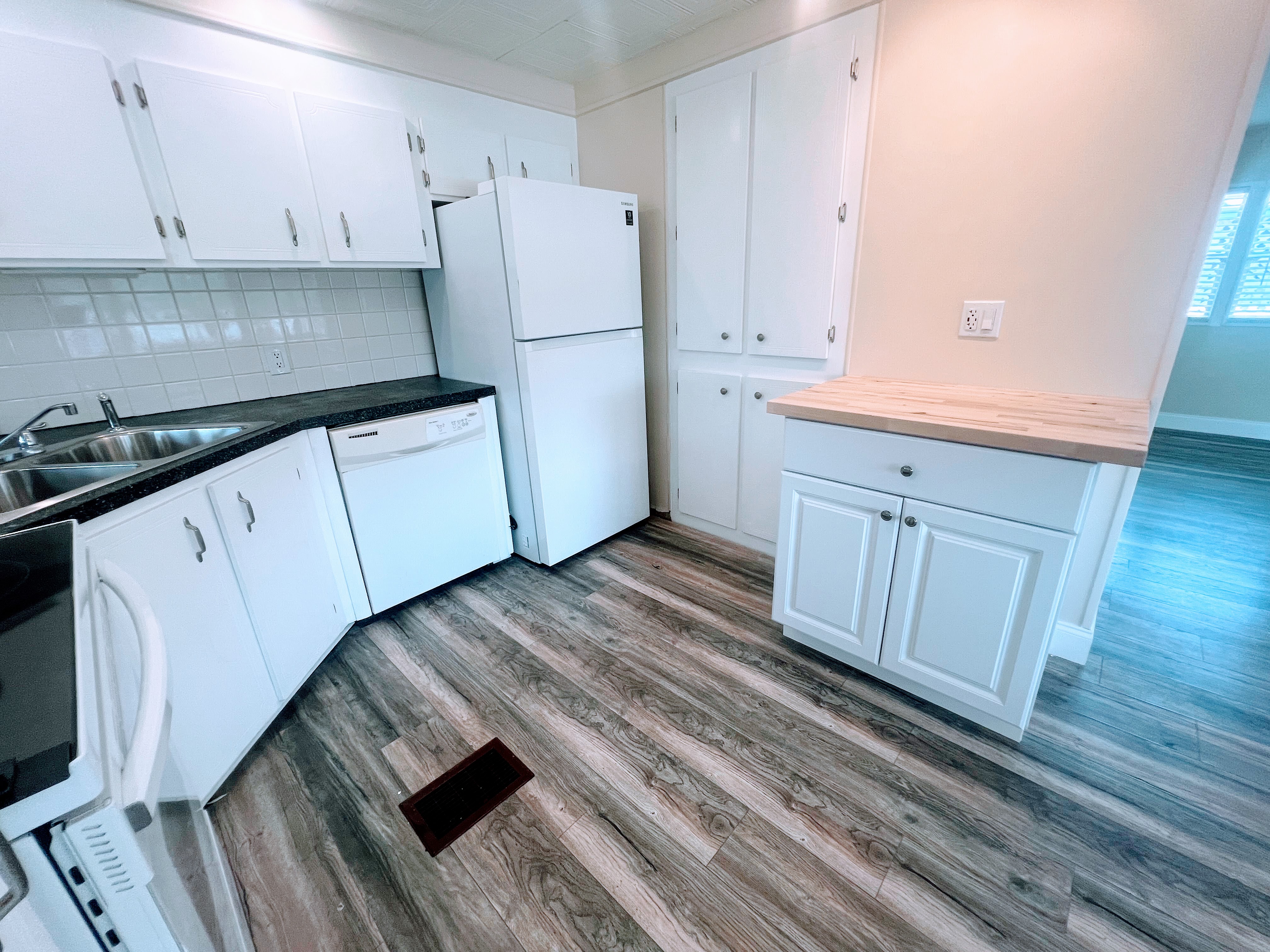29081 US Hwy 19 N, Lot 256, Clearwater, Florida 33761, 2 Bedrooms Bedrooms, ,2 BathroomsBathrooms,55-Plus Mobile Home,For Sale,US Hwy 19 N, Lot 256,3704
