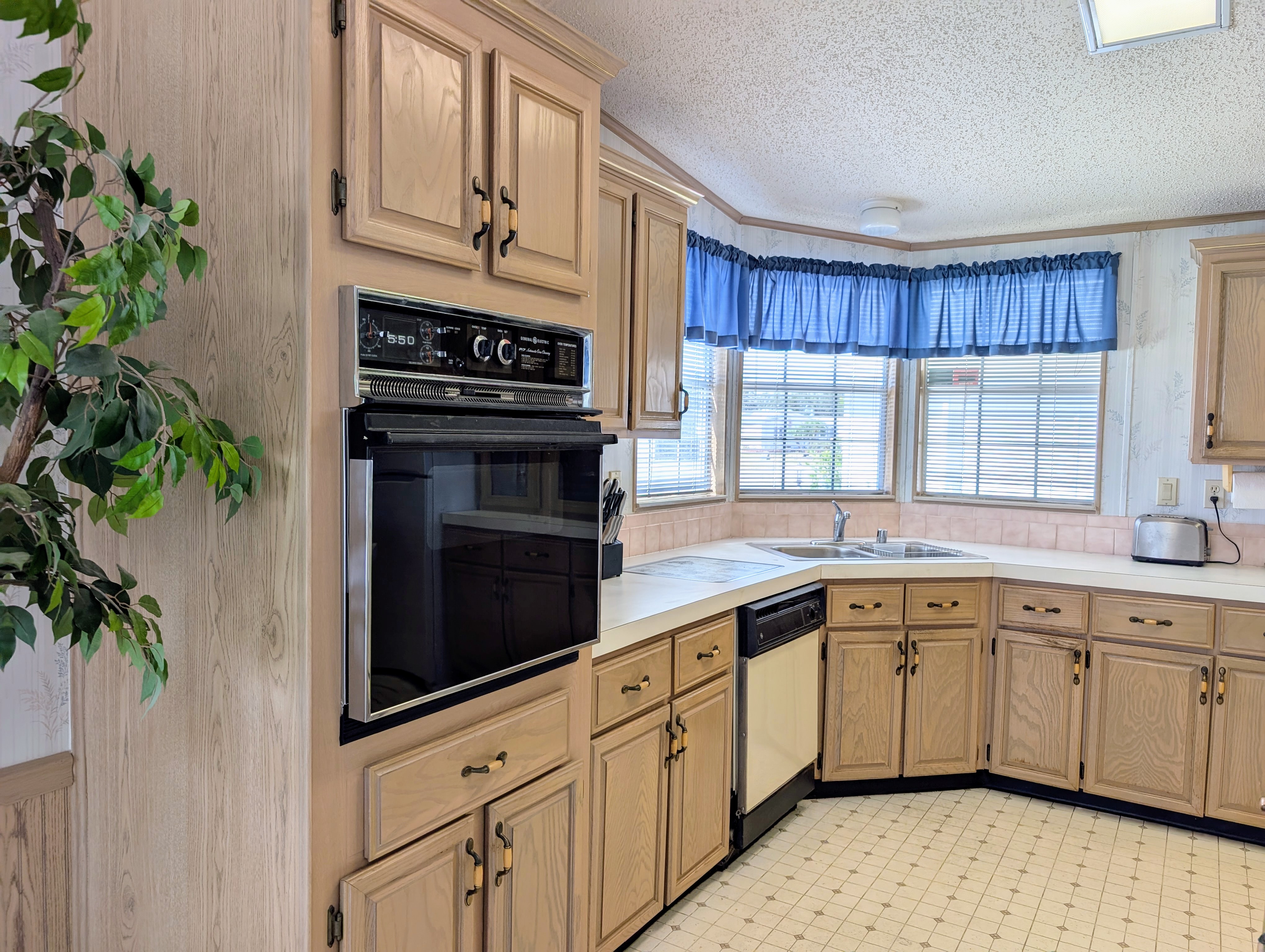 105 Palm Blvd, Parrish, Florida 34219, 2 Bedrooms Bedrooms, ,2 BathroomsBathrooms,55-Plus Mobile Home,For Sale,Palm Blvd,3744