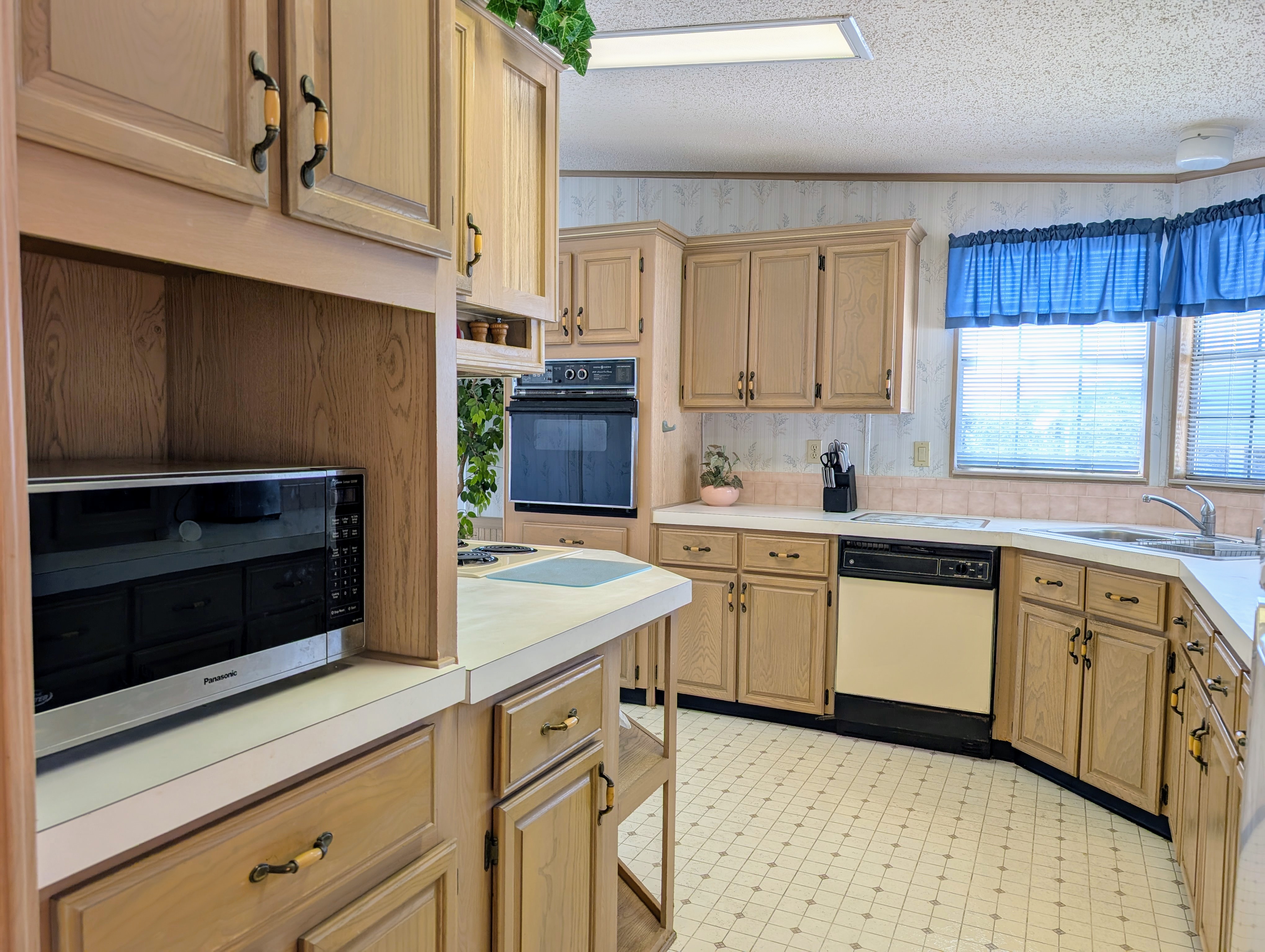 105 Palm Blvd, Parrish, Florida 34219, 2 Bedrooms Bedrooms, ,2 BathroomsBathrooms,55-Plus Mobile Home,For Sale,Palm Blvd,3744