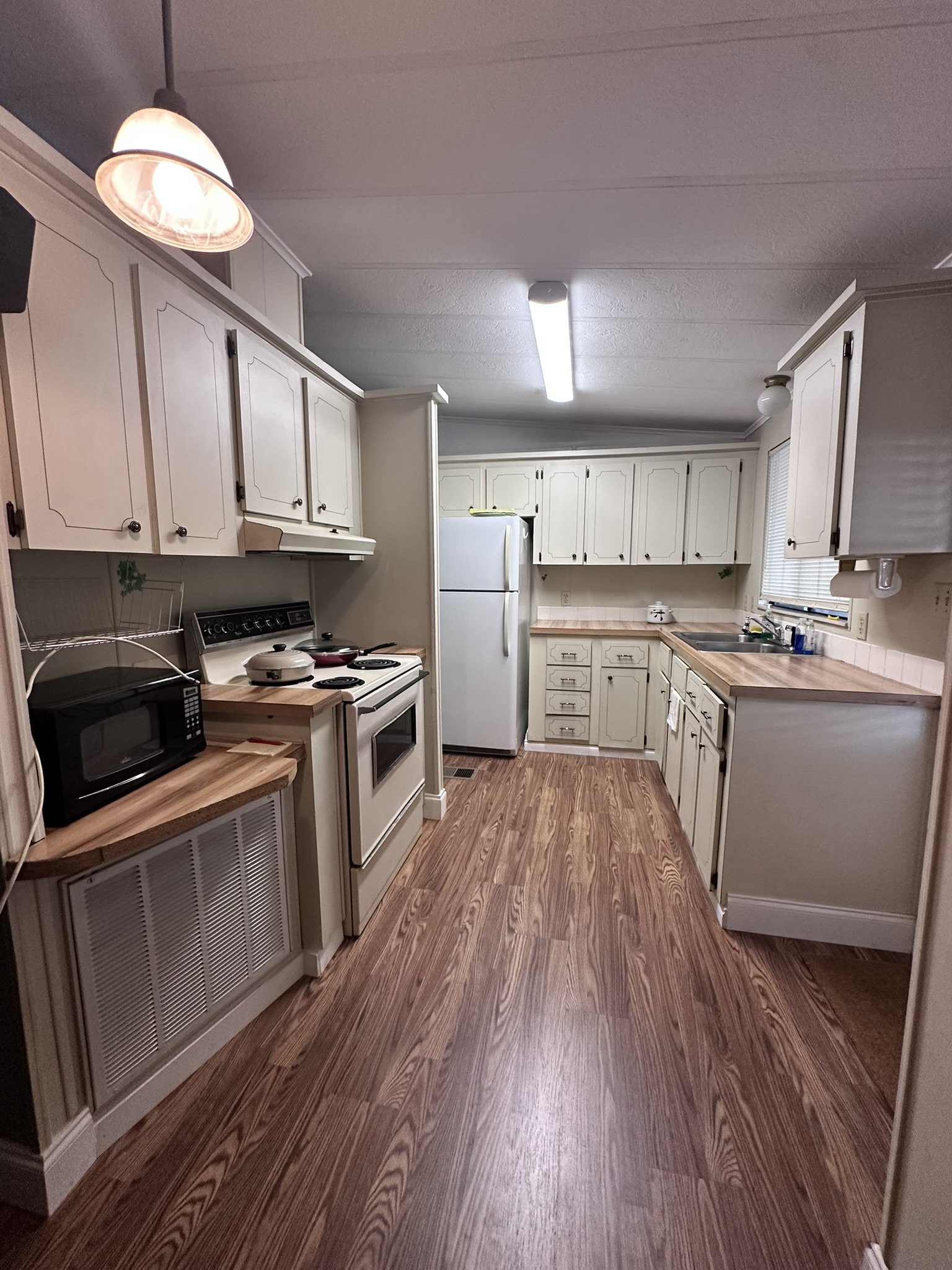 10858 1st Place N, St Petersburg, Florida 33716, 2 Bedrooms Bedrooms, ,2 BathroomsBathrooms,55-Plus Mobile Home,For Sale,1st Place N,3753