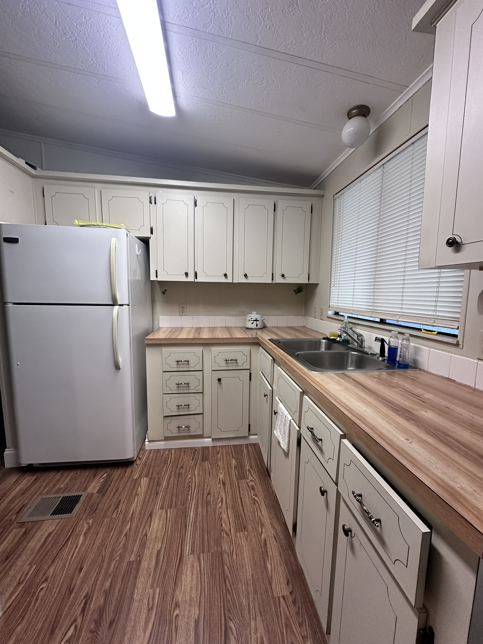 10858 1st Place N, St Petersburg, Florida 33716, 2 Bedrooms Bedrooms, ,2 BathroomsBathrooms,55-Plus Mobile Home,For Sale,1st Place N,3753