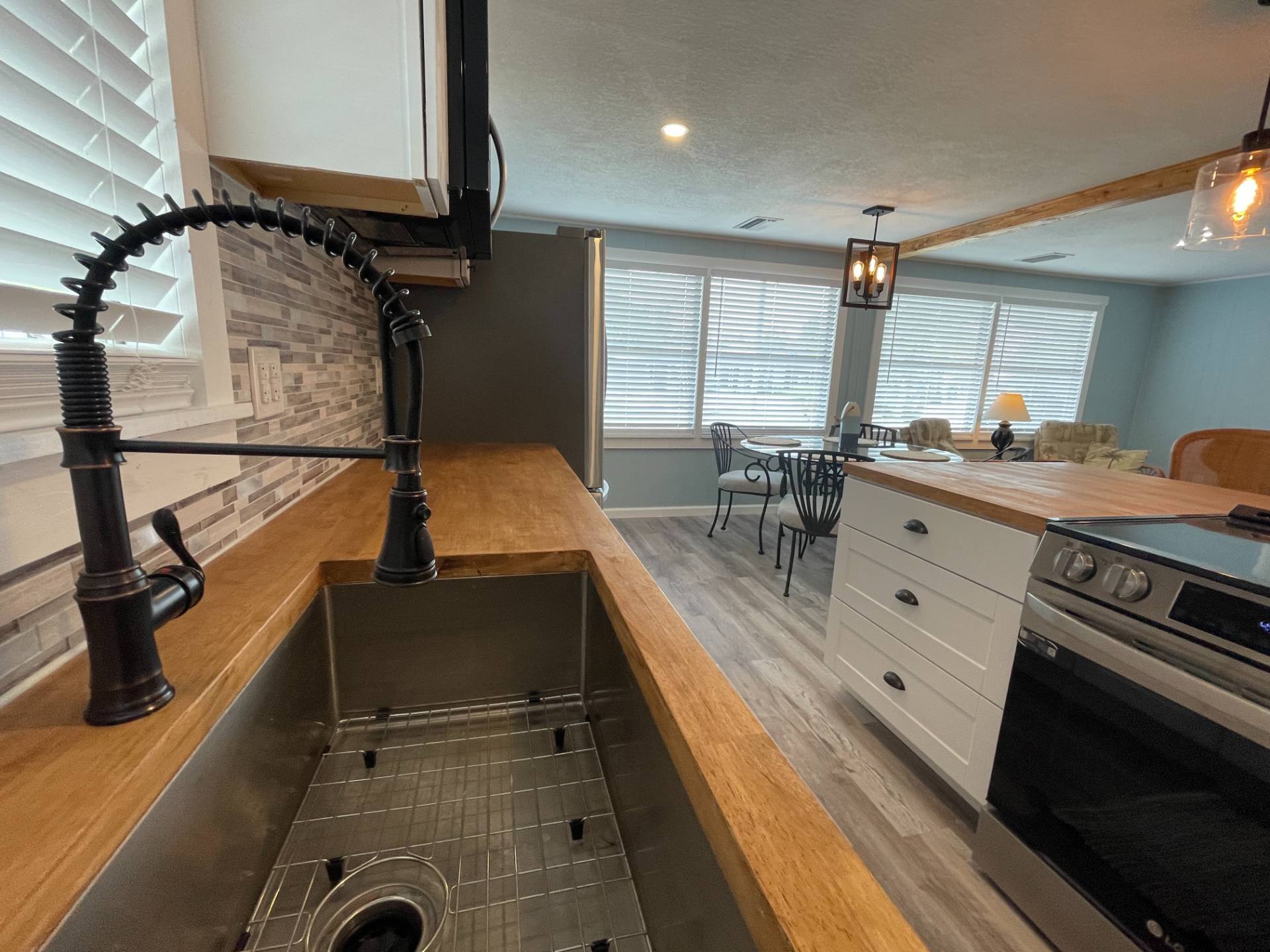 7523 Kings Drive, Ellenton, Florida 34222, 2 Bedrooms Bedrooms, ,2 BathroomsBathrooms,55-Plus Mobile Home,For Sale,Kings Drive,3770