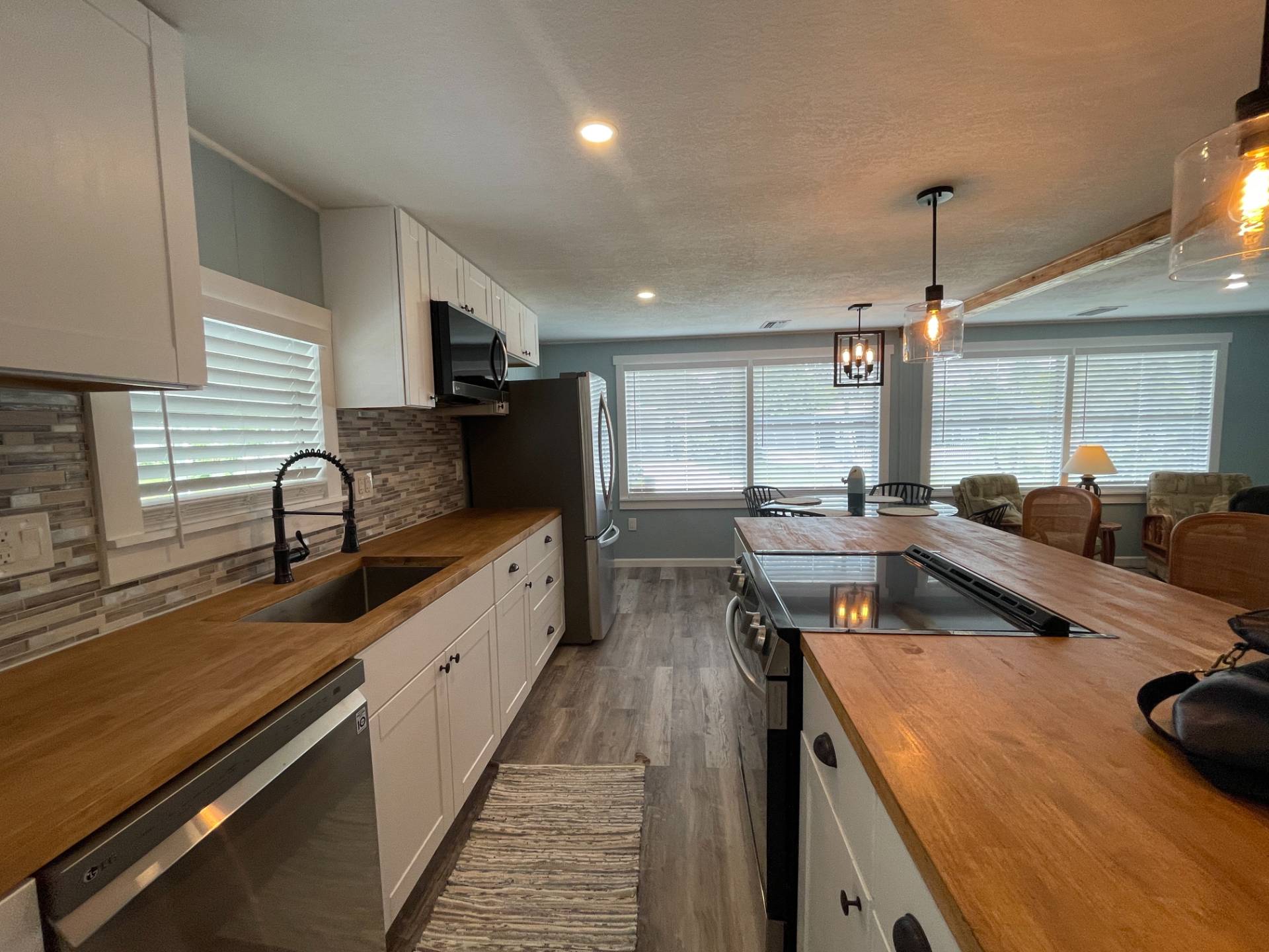 7523 Kings Drive, Ellenton, Florida 34222, 2 Bedrooms Bedrooms, ,2 BathroomsBathrooms,55-Plus Mobile Home,For Sale,Kings Drive,3770