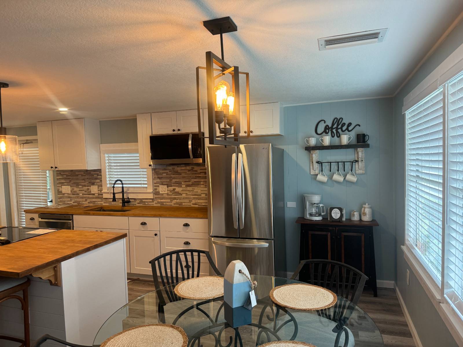 7523 Kings Drive, Ellenton, Florida 34222, 2 Bedrooms Bedrooms, ,2 BathroomsBathrooms,55-Plus Mobile Home,For Sale,Kings Drive,3770