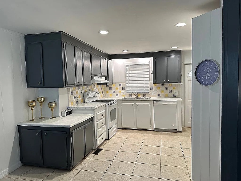 706 Brigantine Blvd, Lot 706, North Fort Myers, Florida 33917, 2 Bedrooms Bedrooms, ,2 BathroomsBathrooms,55-Plus Mobile Home,For Sale,Brigantine Blvd, Lot 706,3771