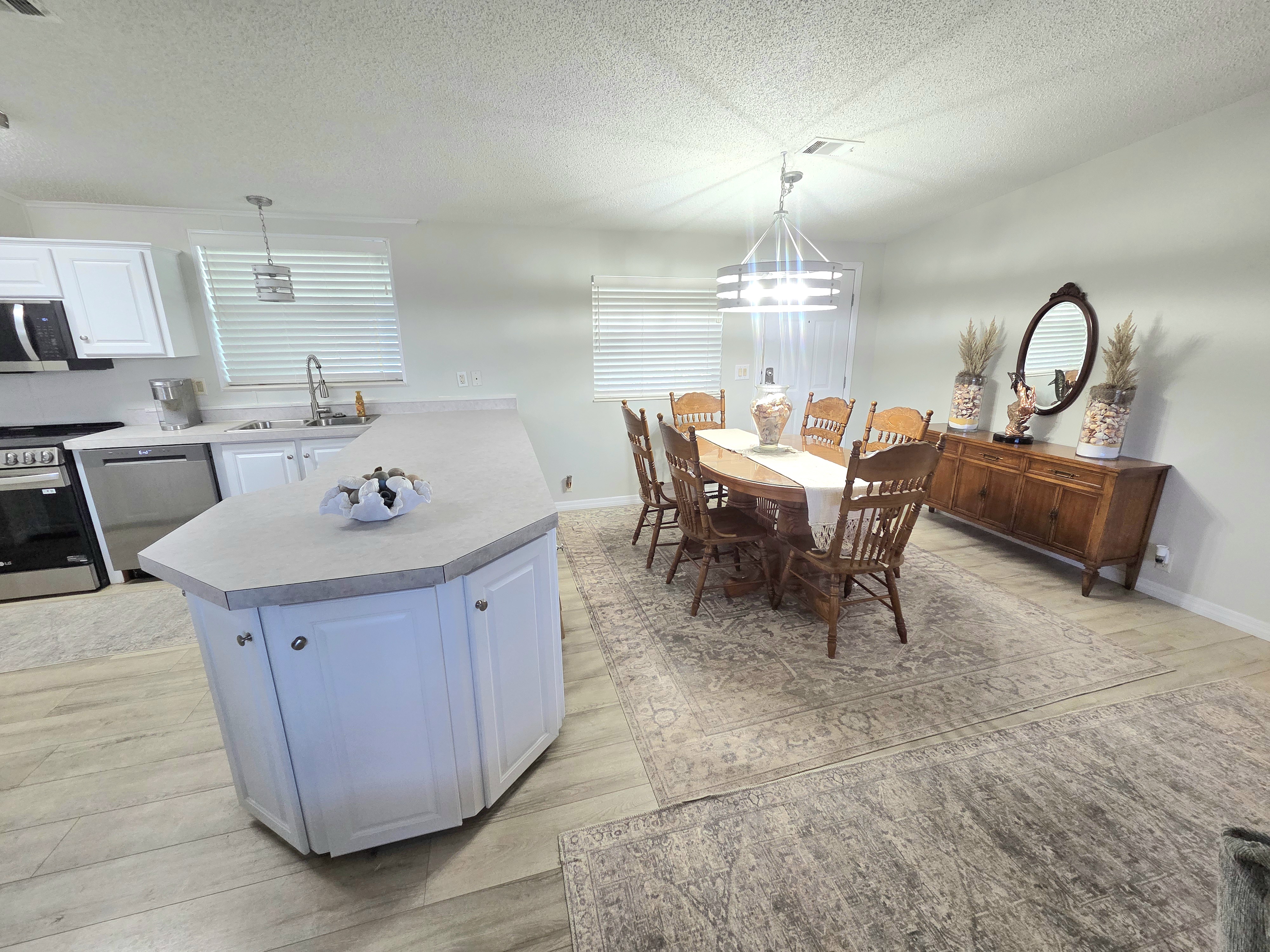 2612 87th Terrace East, Palmetto, Florida 34221, 3 Bedrooms Bedrooms, ,2 BathroomsBathrooms,55-Plus Mobile Home,For Sale,87th Terrace East,3784