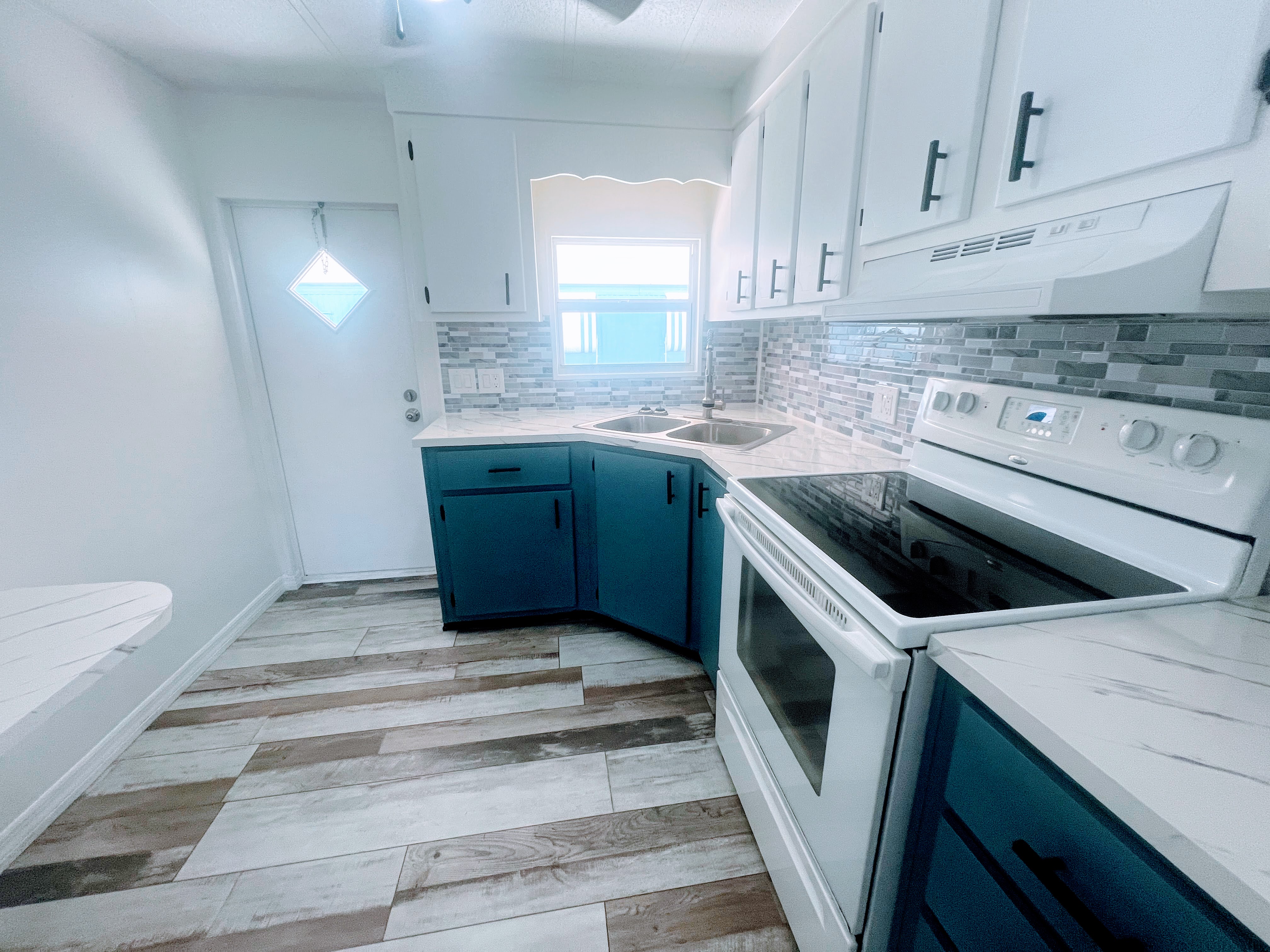 7001 142nd Avenue N, Lot 32, Largo, Florida 33771, 2 Bedrooms Bedrooms, ,2 BathroomsBathrooms,55-Plus Mobile Home,For Sale,142nd Avenue N, Lot 32,3809