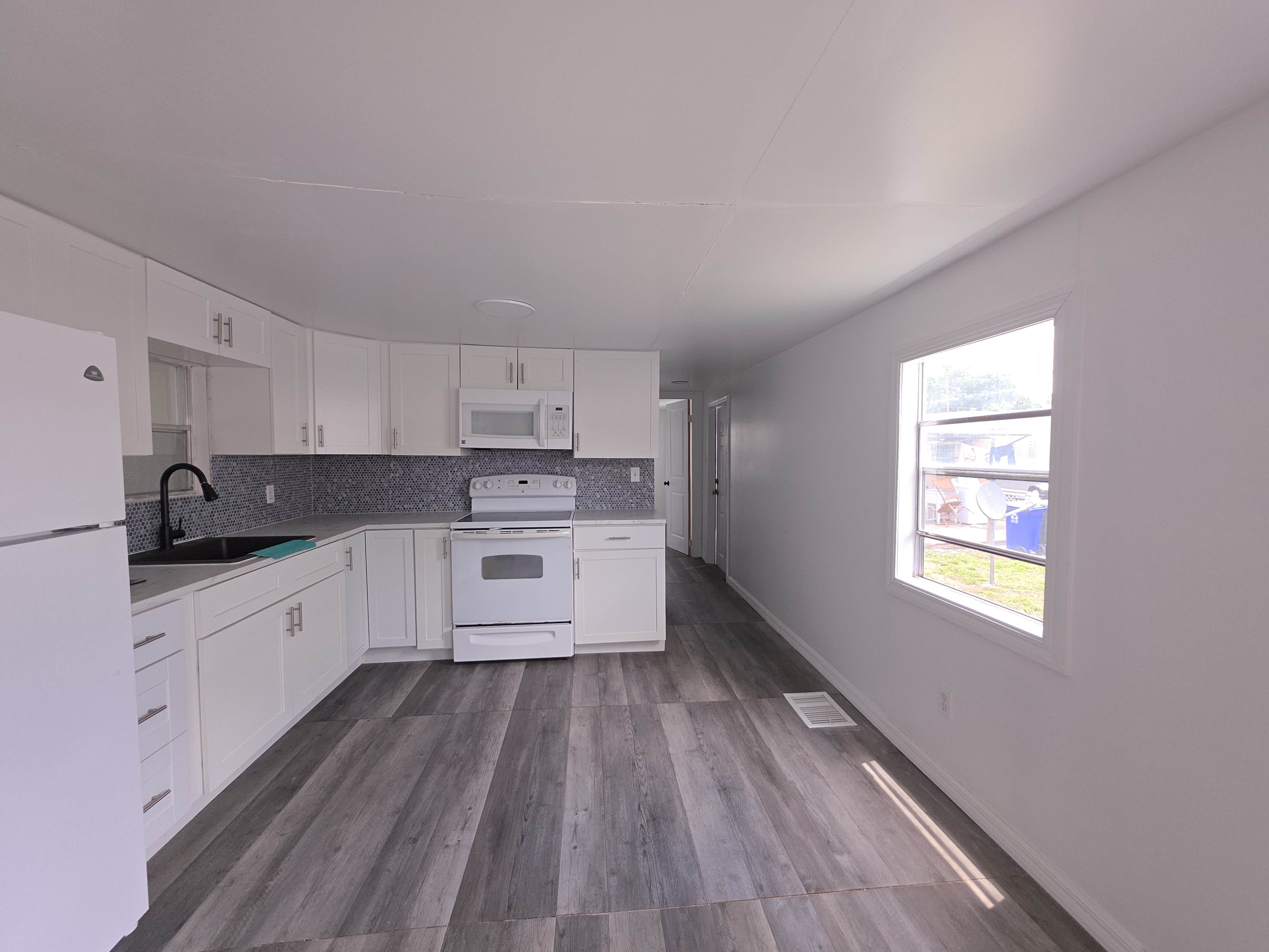 84 Bonisee Circle, Lakeland, Florida 33801, 2 Bedrooms Bedrooms, ,1 BathroomBathrooms,55-Plus Mobile Home,For Sale,Bonisee Circle,3818