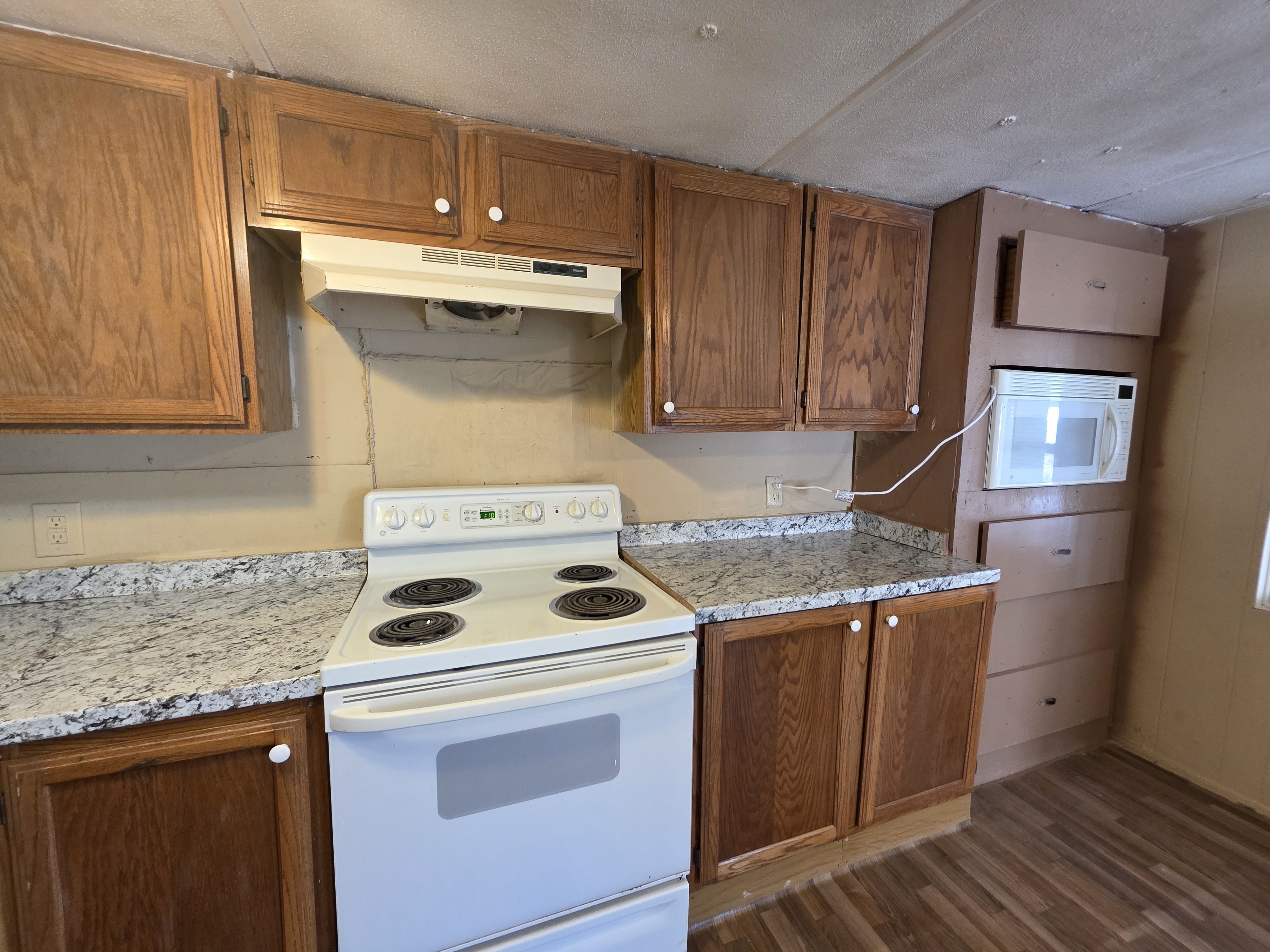 11533 Galway Road, Lot 107, Seffner, Florida 33584, 3 Bedrooms Bedrooms, ,2 BathroomsBathrooms,All - Age Mobile Home,For Sale,Galway Road, Lot 107,3833