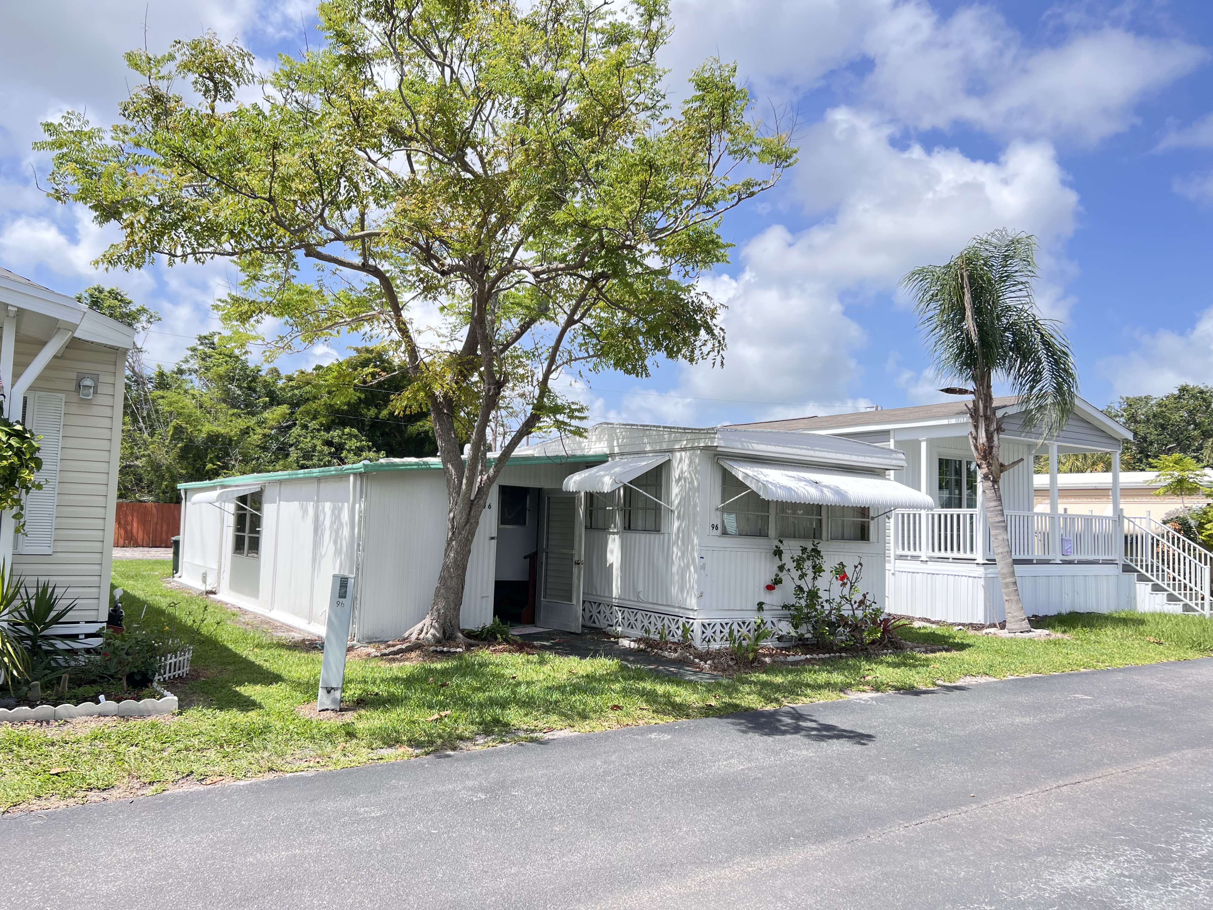2320 Bee Ridge Road, Lot 96, Sarasota, Florida 34239, 1 Bedroom Bedrooms, ,1 BathroomBathrooms,55-Plus Mobile Home,For Sale,Bee Ridge Road, Lot 96,3859