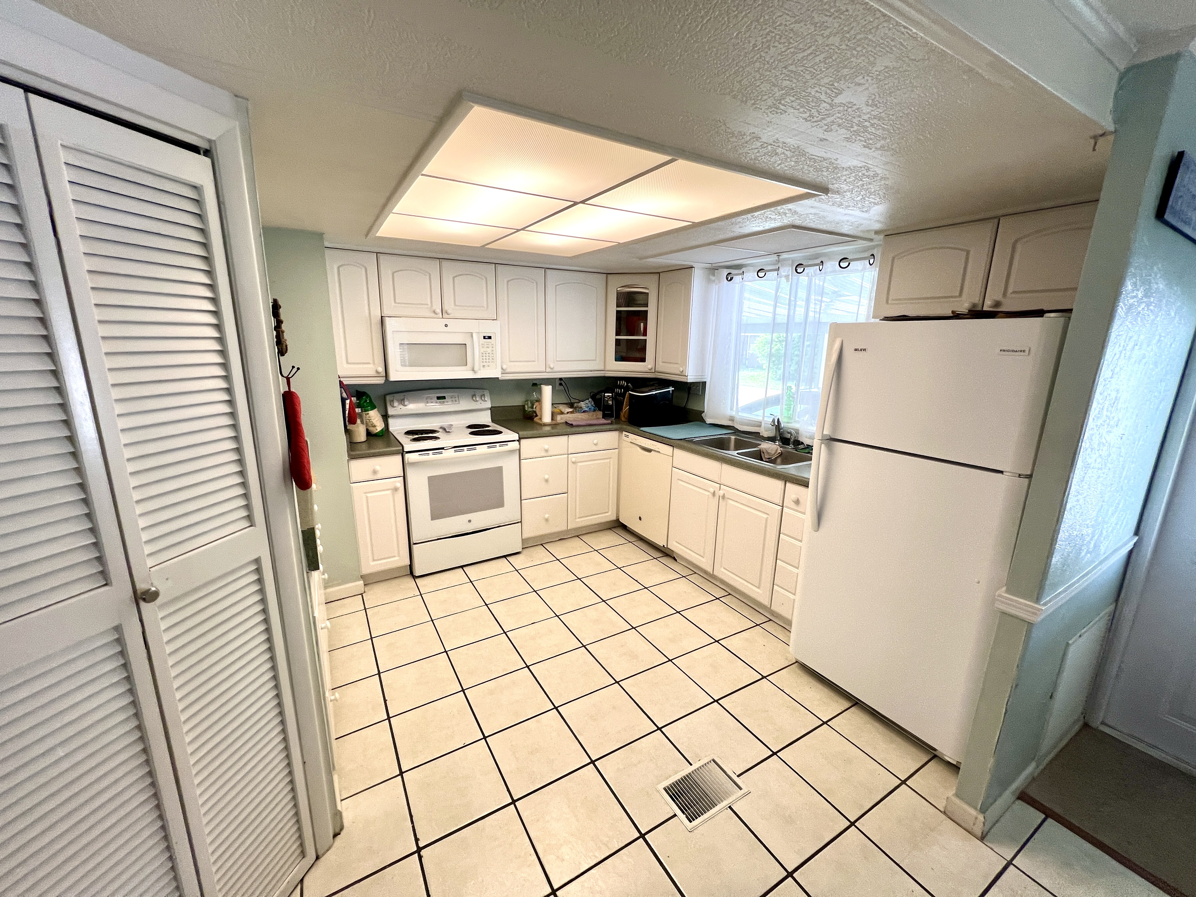 546 Montego Lane North, Ellenton, Florida 34222, 2 Bedrooms Bedrooms, ,2 BathroomsBathrooms,55-Plus Mobile Home,For Sale,Montego Lane North,3865