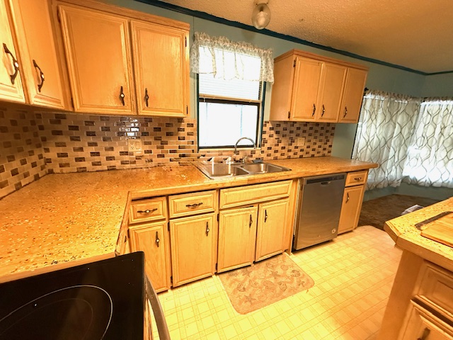 100 Hampton Road, Lot 201, Clearwater, Florida 33759, 2 Bedrooms Bedrooms, ,2 BathroomsBathrooms,55-Plus Mobile Home,For Sale,Hampton Road, Lot 201,3869