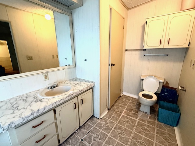100 Hampton Road, Lot 201, Clearwater, Florida 33759, 2 Bedrooms Bedrooms, ,2 BathroomsBathrooms,55-Plus Mobile Home,For Sale,Hampton Road, Lot 201,3869