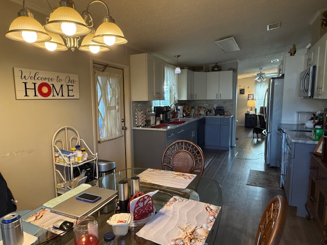 100 Hampton Road, Lot 245, Clearwater, Florida 33759, 2 Bedrooms Bedrooms, ,2 BathroomsBathrooms,55-Plus Mobile Home,For Sale,Hampton Road, Lot 245,3881