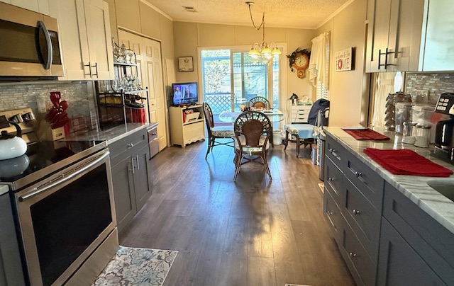 100 Hampton Road, Lot 245, Clearwater, Florida 33759, 2 Bedrooms Bedrooms, ,2 BathroomsBathrooms,55-Plus Mobile Home,For Sale,Hampton Road, Lot 245,3881