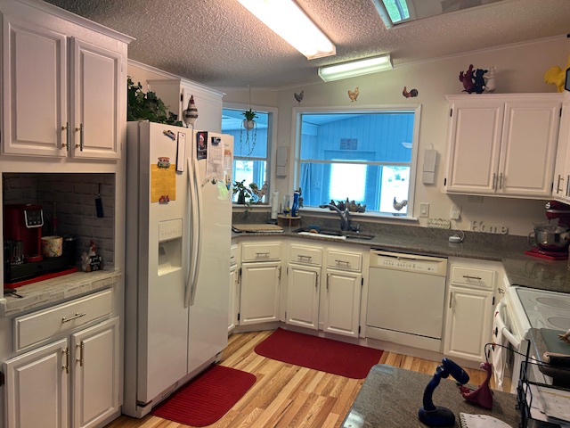 6613 John Avenue, Ellenton, Florida 34222, 2 Bedrooms Bedrooms, ,2 BathroomsBathrooms,55-Plus Mobile Home,For Sale,John Avenue,3886