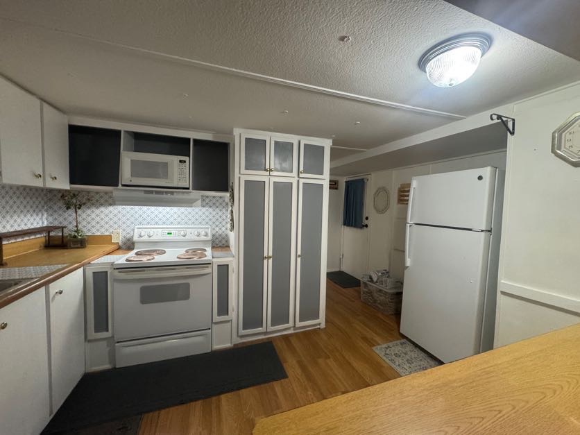 3305 Skyview Drive, Lot 9, Lakeland, Florida 33801, 2 Bedrooms Bedrooms, ,2 BathroomsBathrooms,55-Plus Mobile Home,For Sale,Skyview Drive, Lot 9,3887