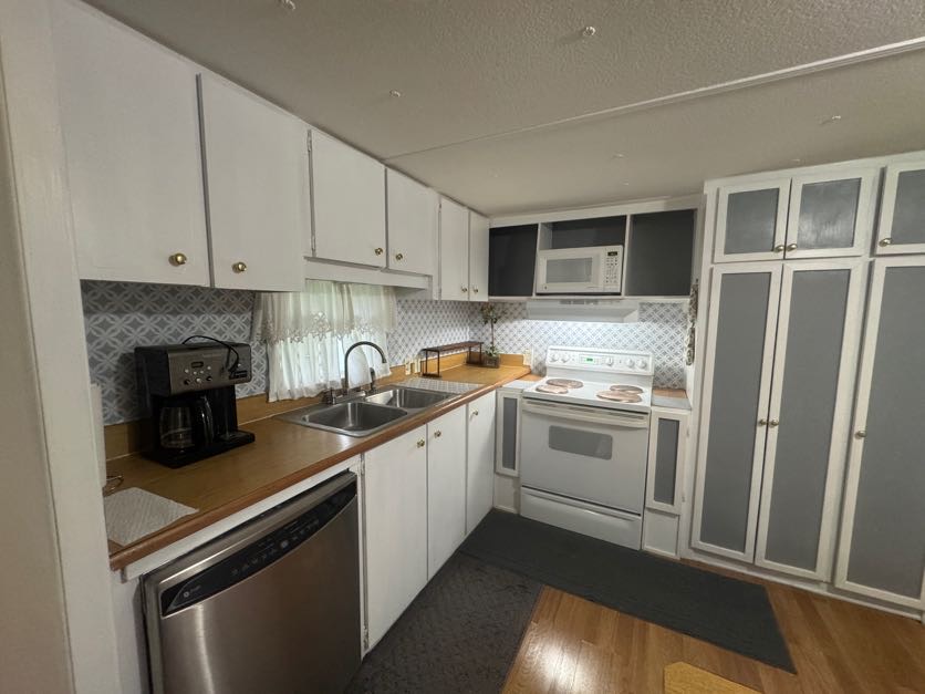 3305 Skyview Drive, Lot 9, Lakeland, Florida 33801, 2 Bedrooms Bedrooms, ,2 BathroomsBathrooms,55-Plus Mobile Home,For Sale,Skyview Drive, Lot 9,3887