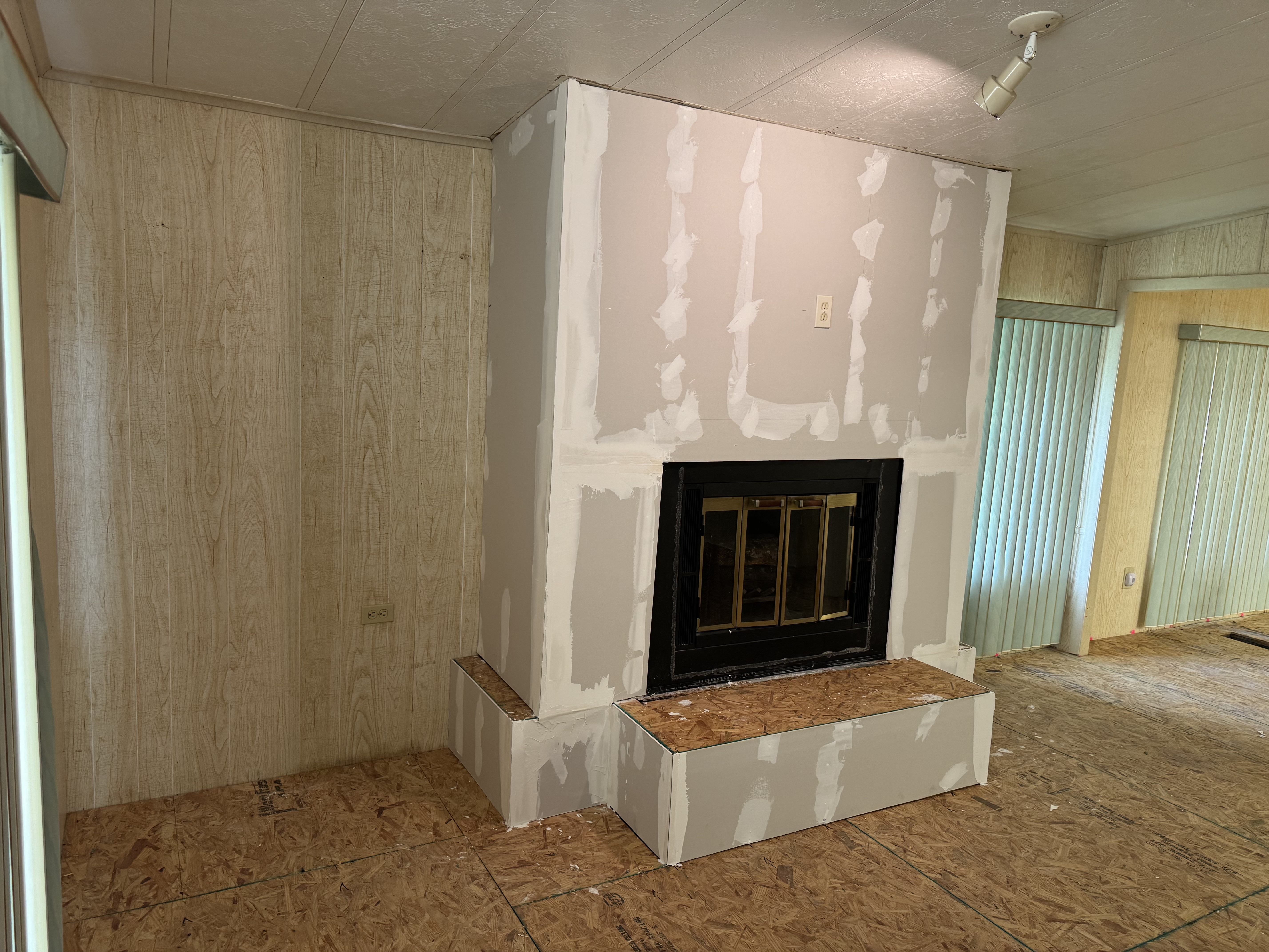 12100 Seminole Blvd, Lot 211, Largo, Florida 33778, 2 Bedrooms Bedrooms, ,2 BathroomsBathrooms,55-Plus Mobile Home,For Sale,Seminole Blvd, Lot 211,3892