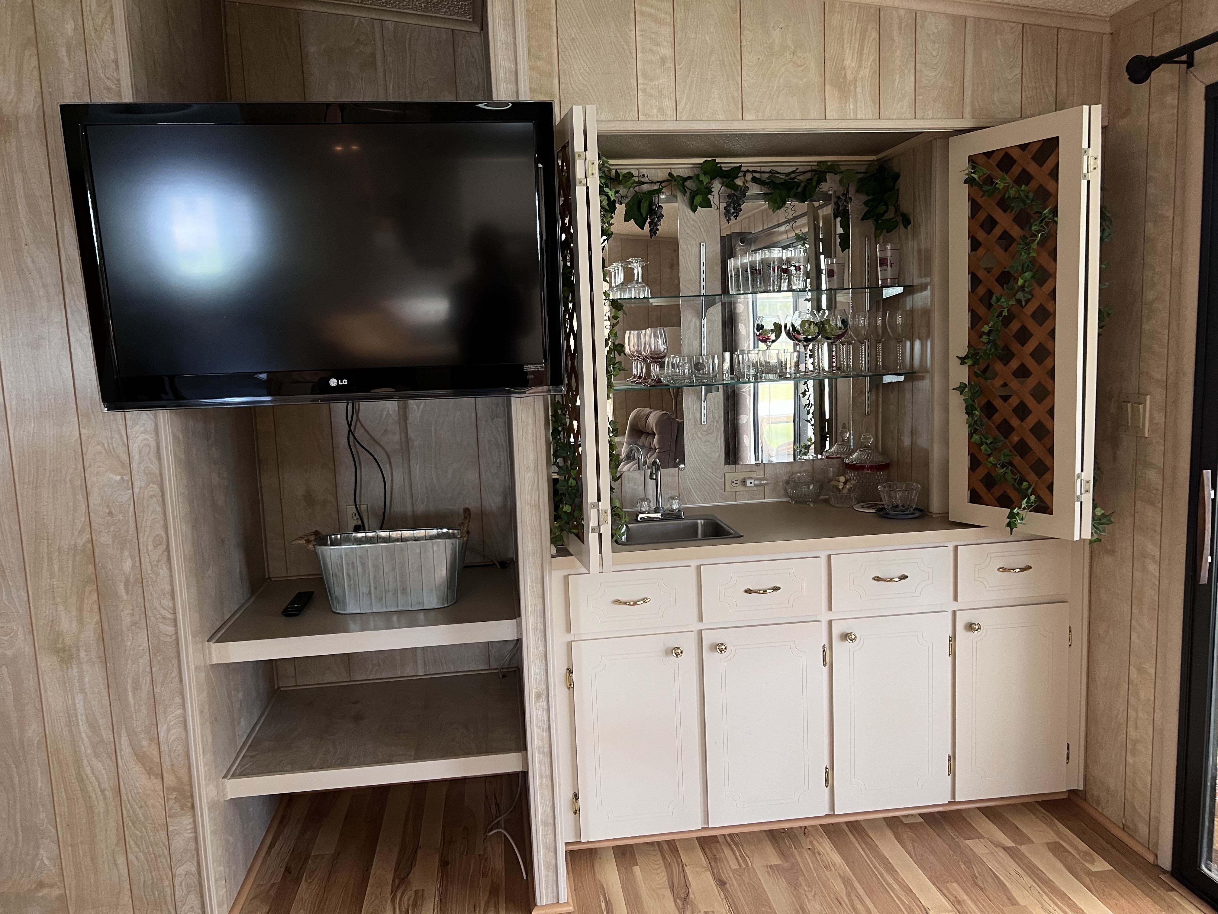 6271 Clydebank Circle, Lot 266, Sarasota, Florida 34241, 2 Bedrooms Bedrooms, ,2 BathroomsBathrooms,55-Plus Mobile Home,For Sale,Clydebank Circle, Lot 266,3909